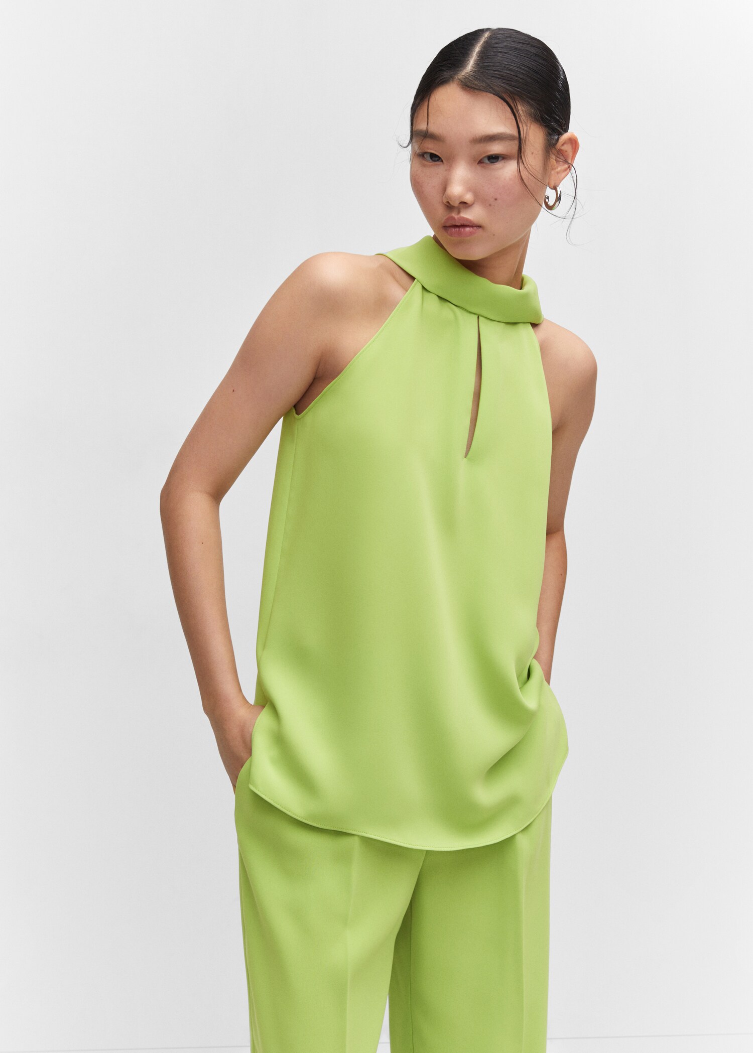 Halter top with slit detail - Medium plane