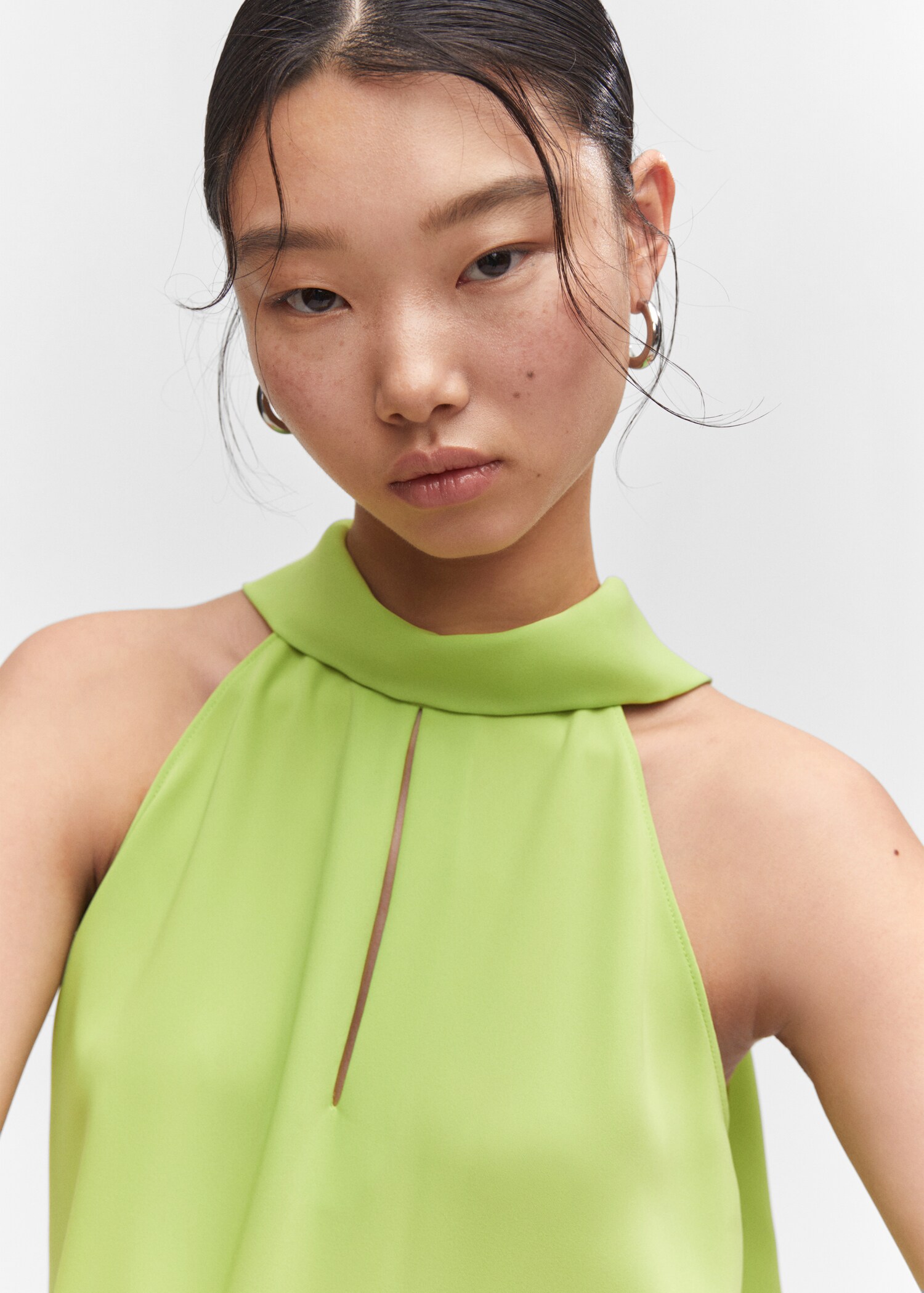 Halter top with slit detail - Details of the article 1