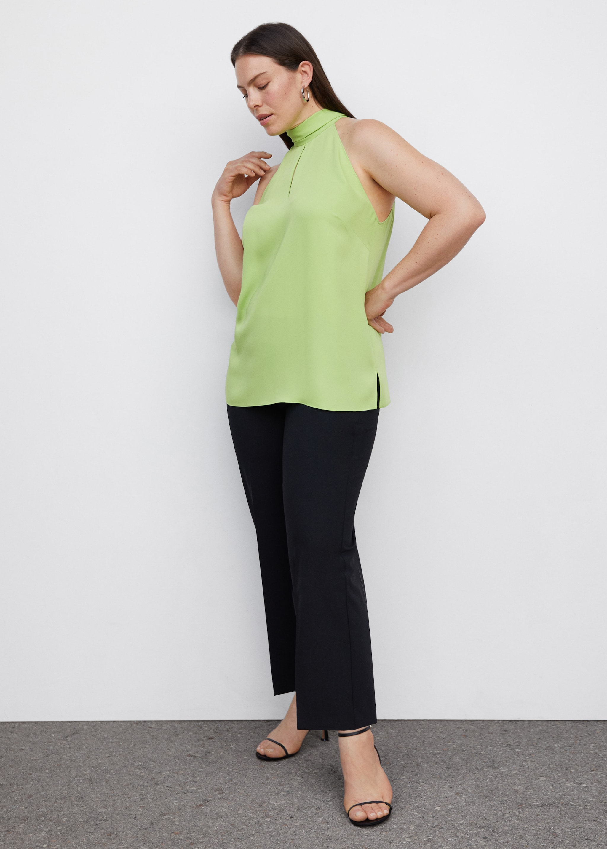 Halter top with slit detail - Details of the article 3
