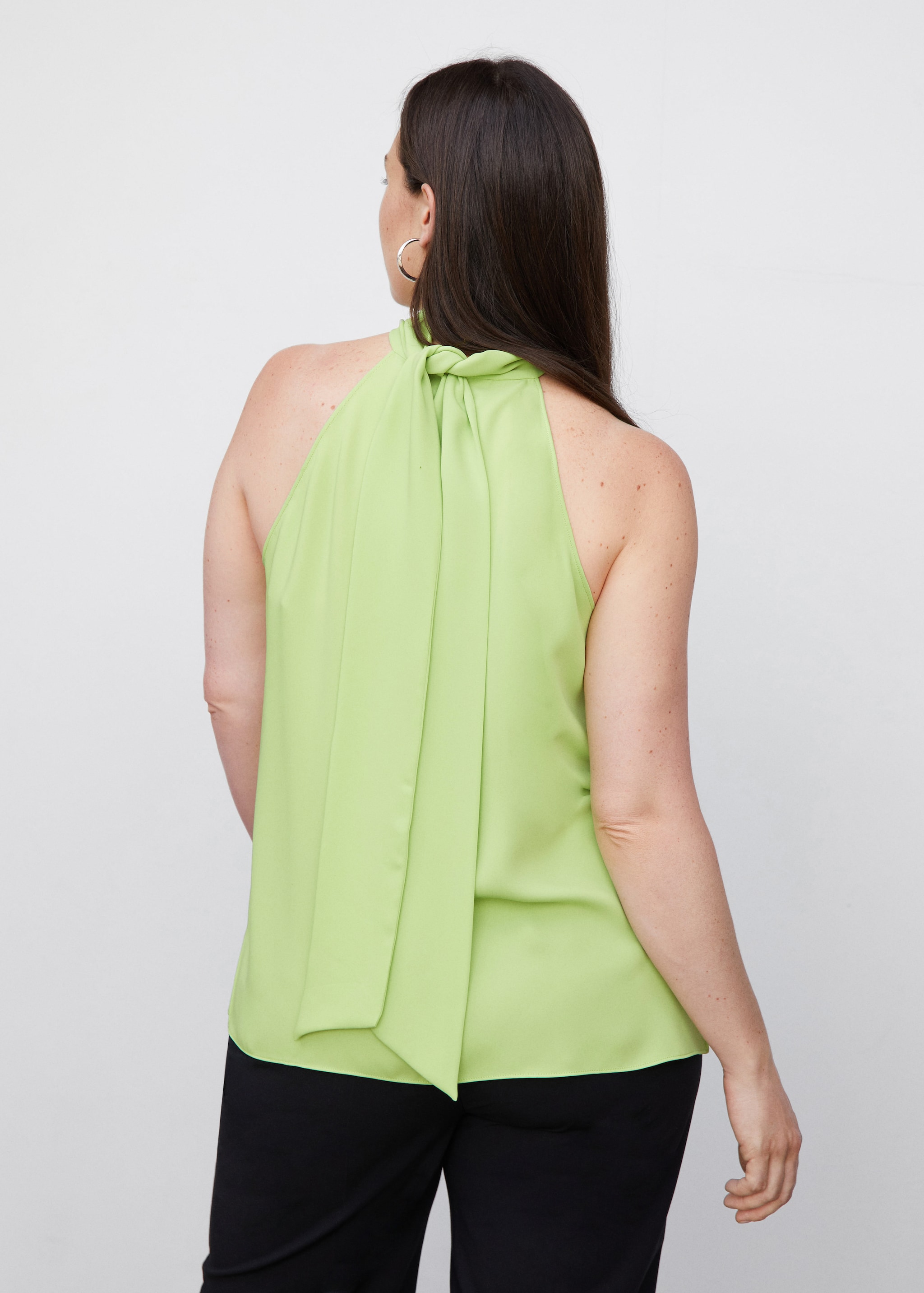 Halter top with slit detail - Details of the article 4