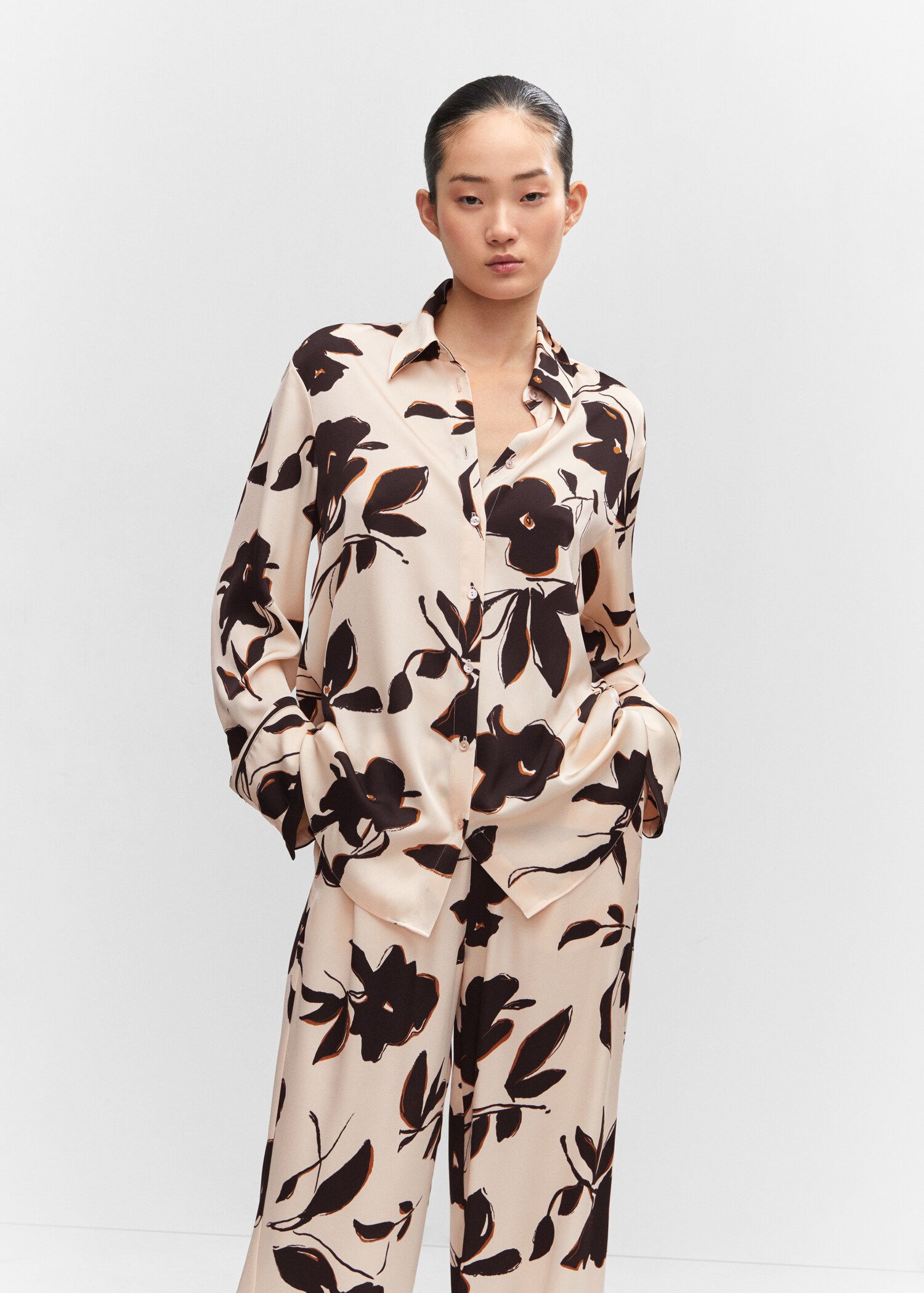 Camisa satinada estampada - Plano medio
