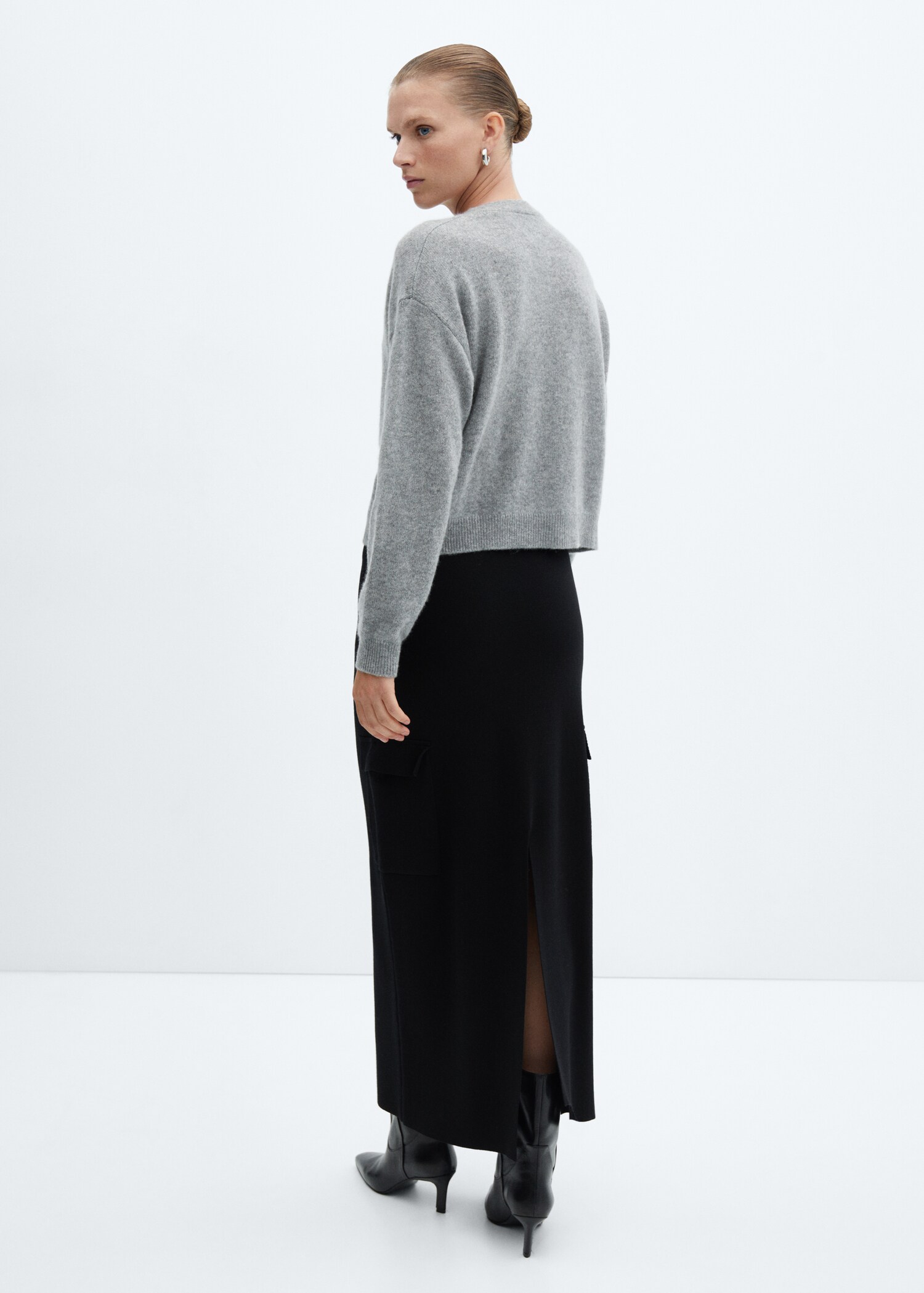 Knitted skirt with cargo pockets - Reverse of the article