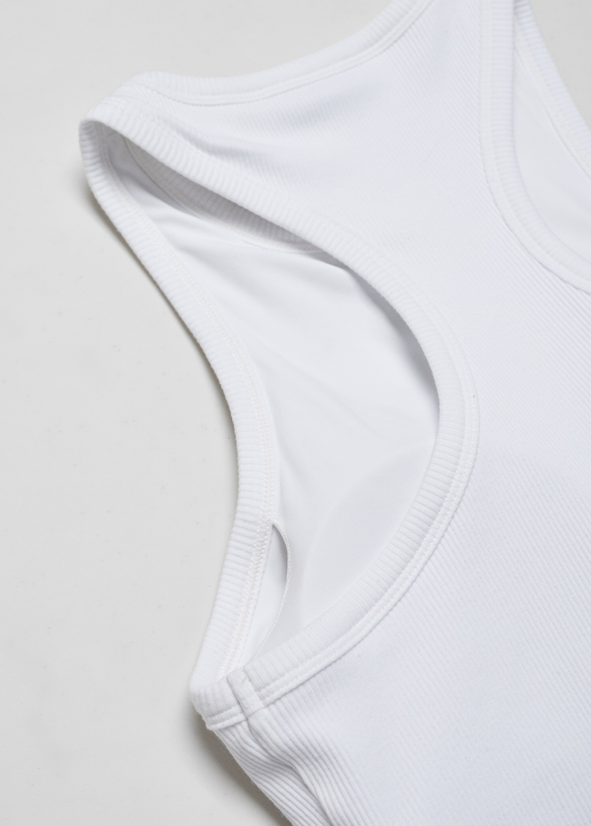 Halter top with low-cut back - Details of the article 8