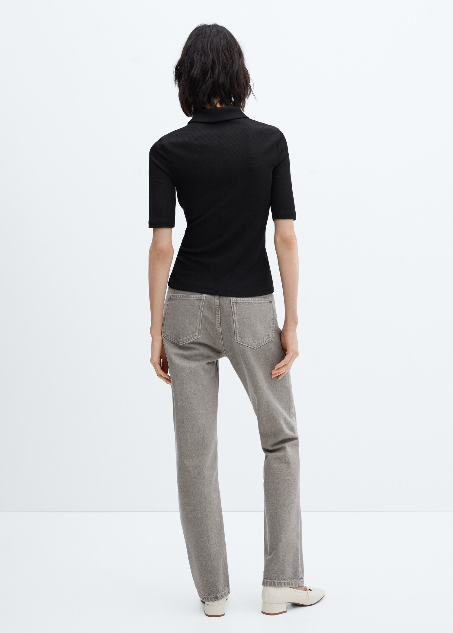 Short-sleeved polo shirt with buttons - Reverse of the article