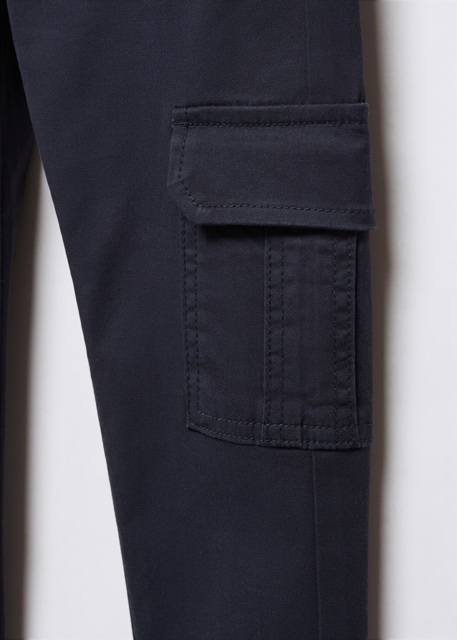 Cotton cargo trousers - Details of the article 8