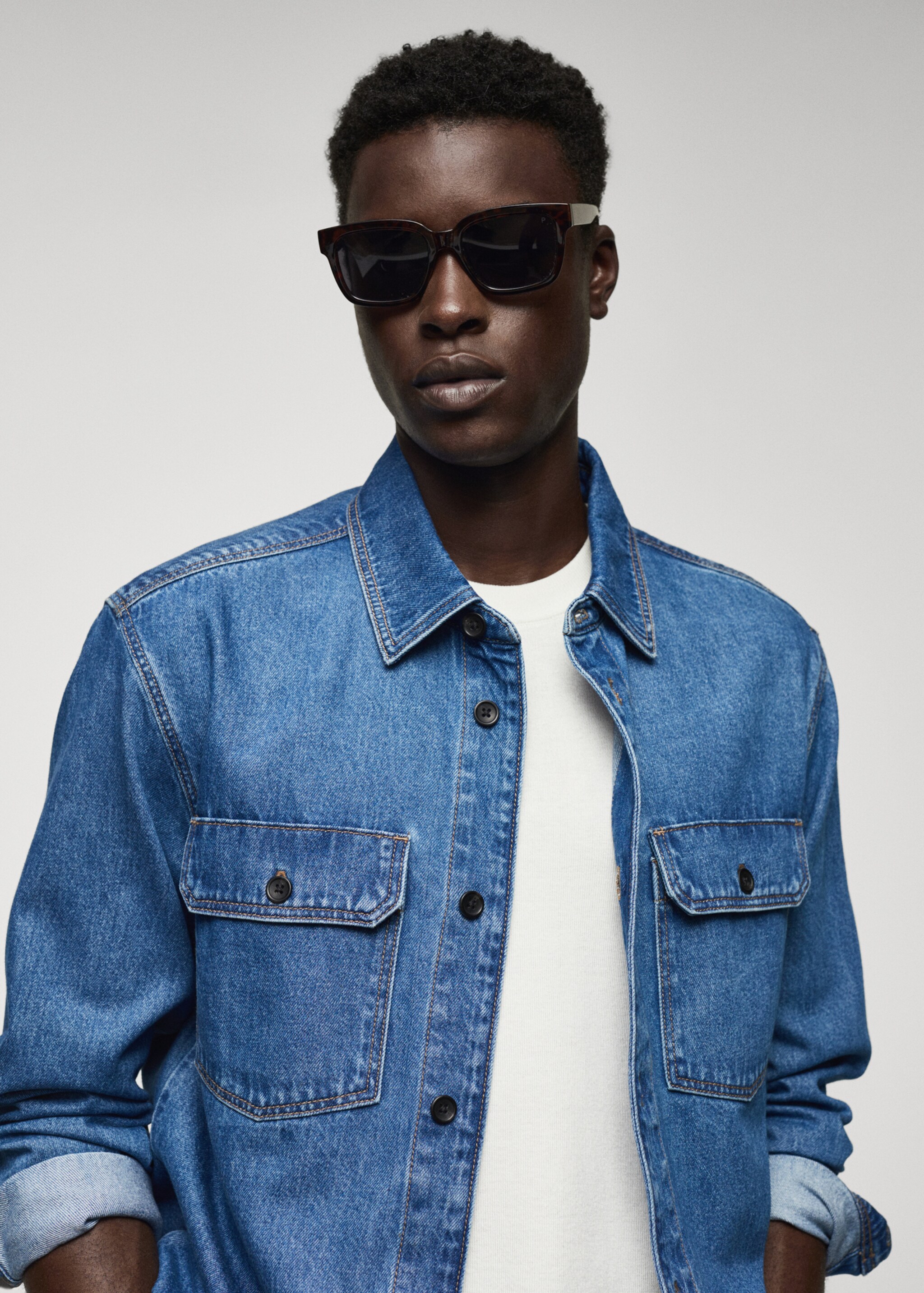 Cotton denim overshirt with pockets - Details of the article 1, Medium Blue. Ref: 57074415-00.