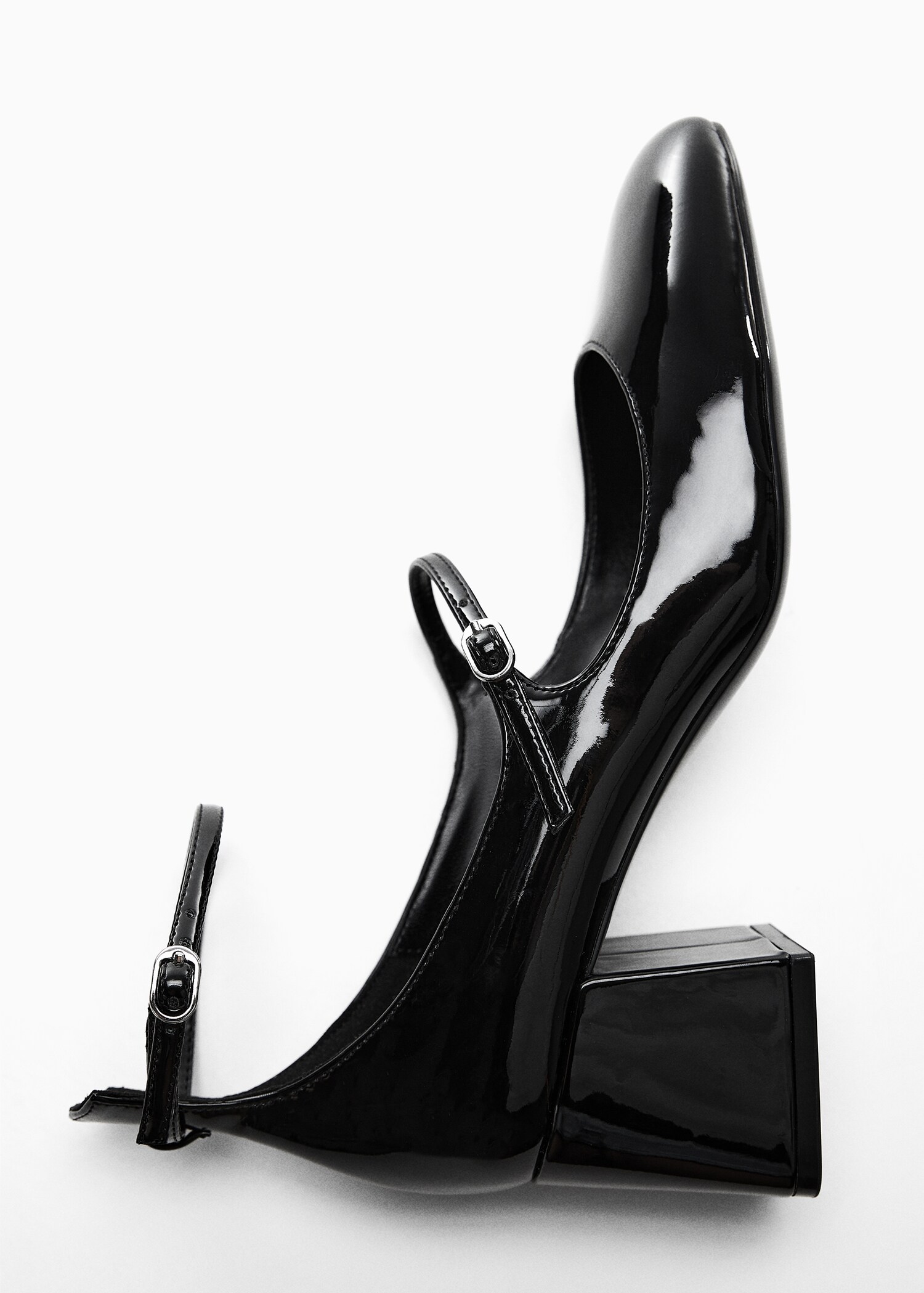 Patent leather-effect shoes with buckle - Details of the article 5