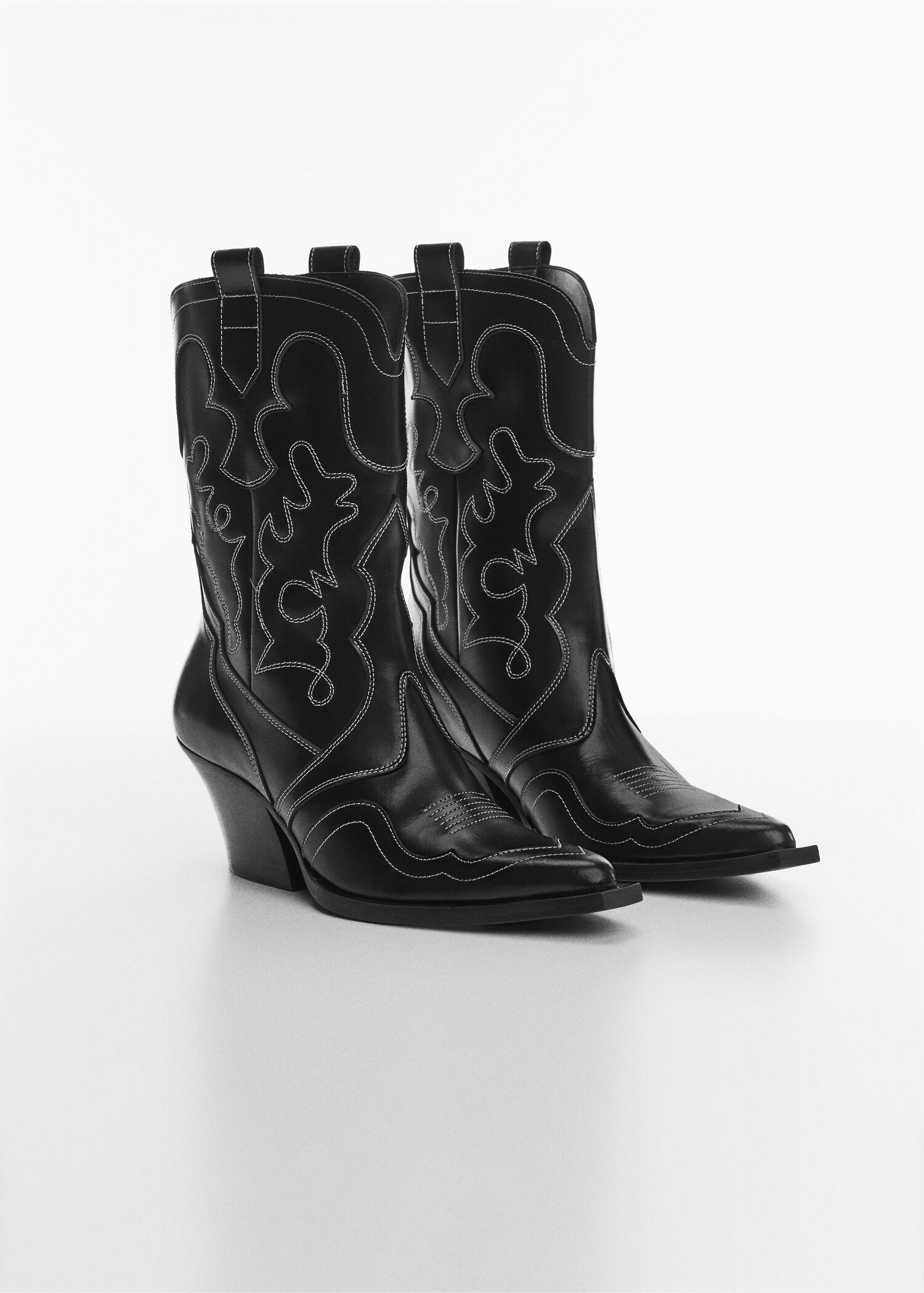 Bottines cow-boy cuir surpiqûres - Plan moyen