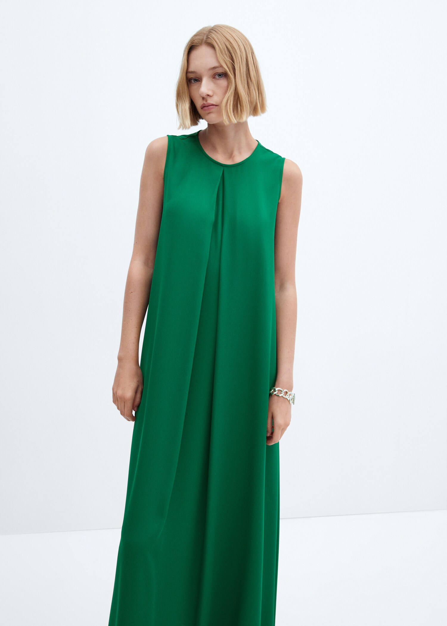 Robe longue à pince - Plan moyen