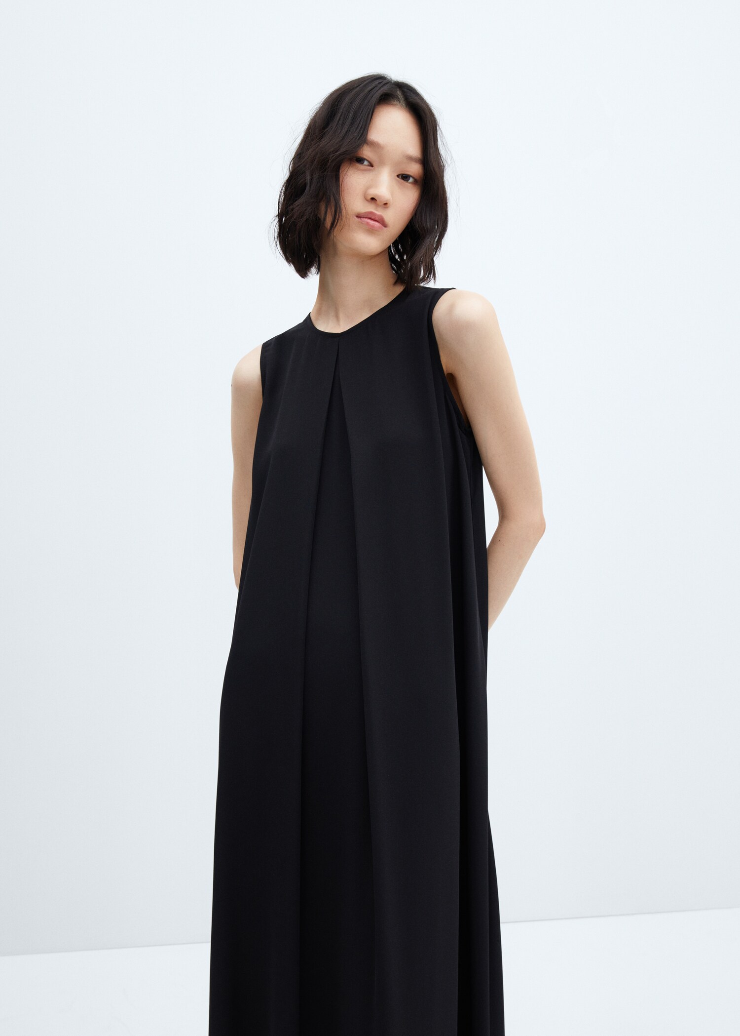 Long dress with pleat detail - Medium plane