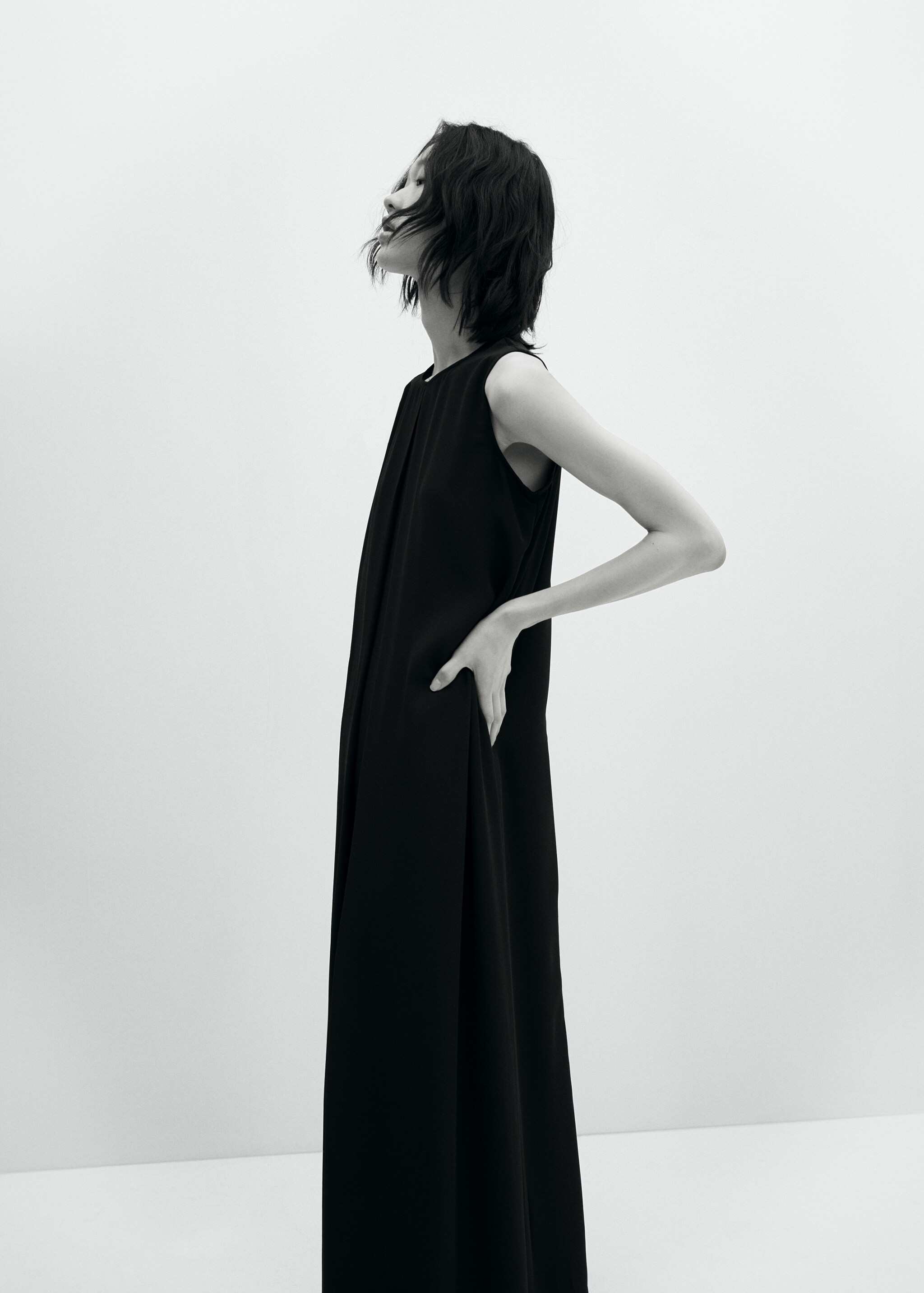 Long dress with pleat detail - Details of the article 2