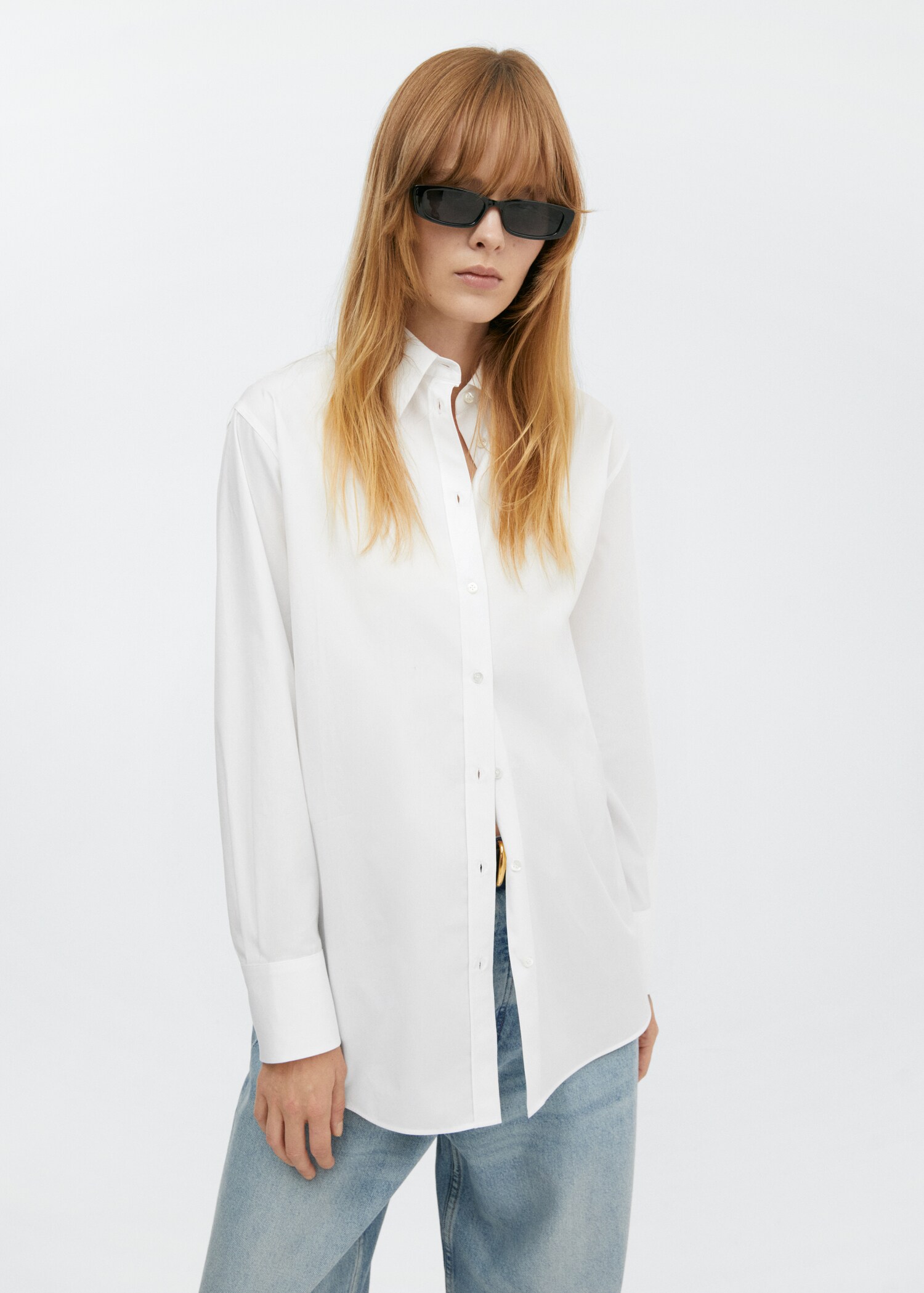 Camisa larga oversize - Plano medio