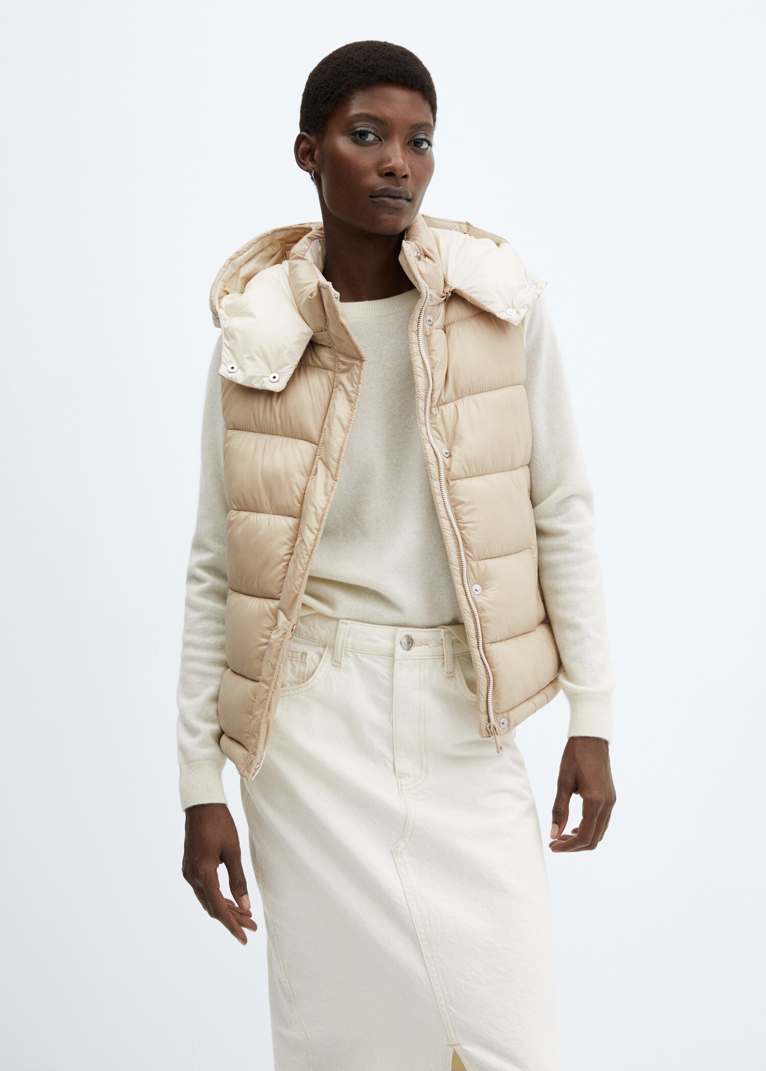 Gilet matelassé imperméable à capuche - Plan moyen