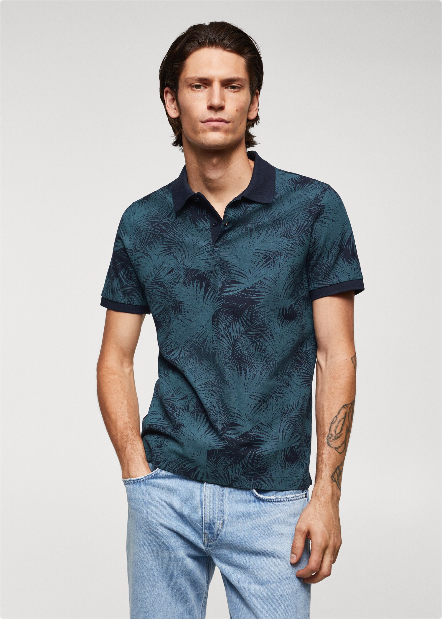 Polo estampado palmeras - Plano medio