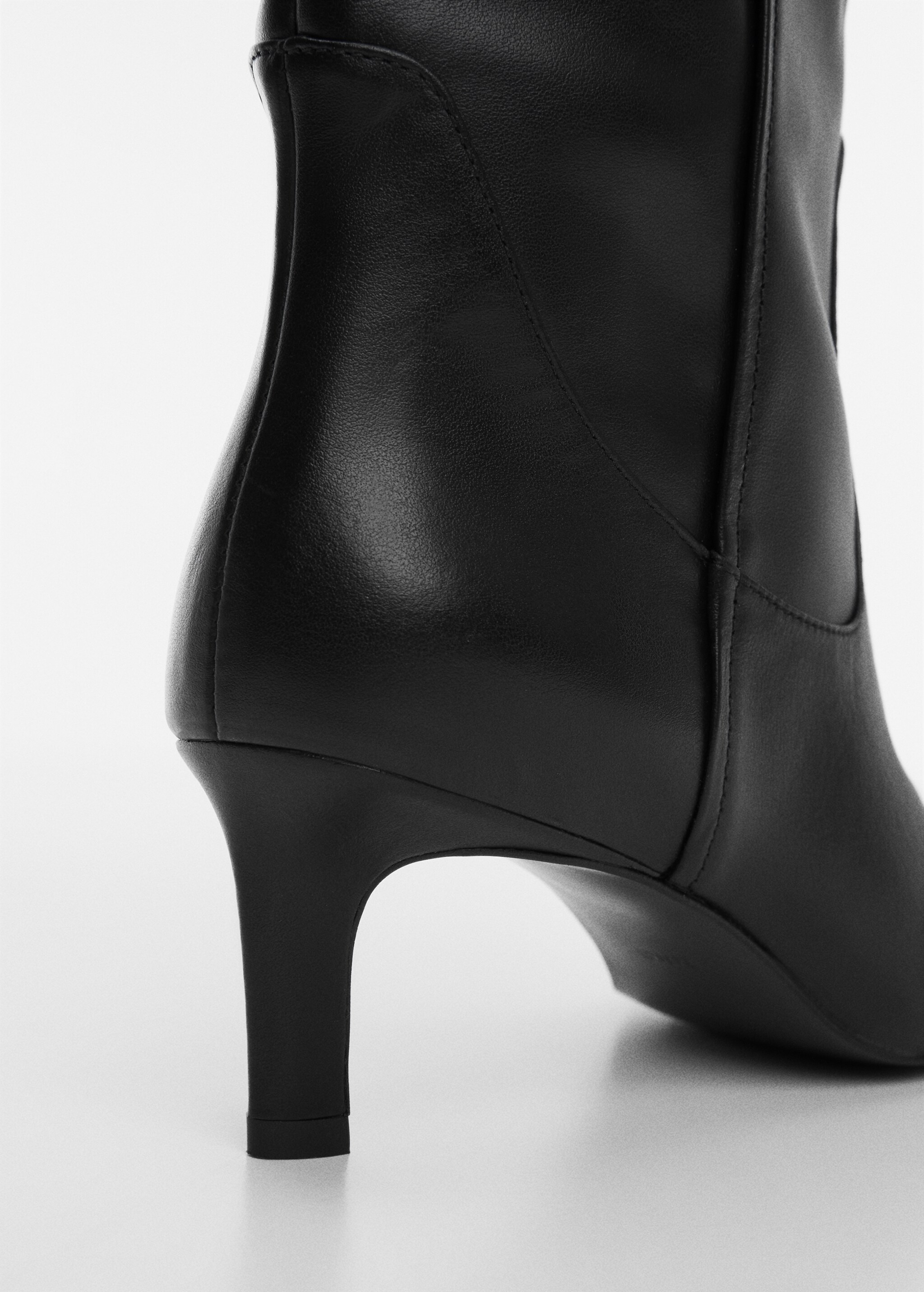 Leather boots with kitten heels  - Details of the article 1