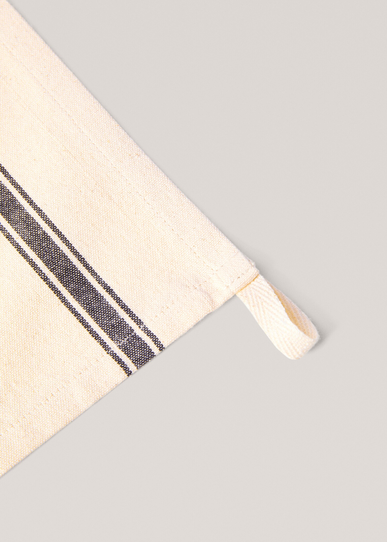 Tea towel with stripe detail  - Details of the article 2