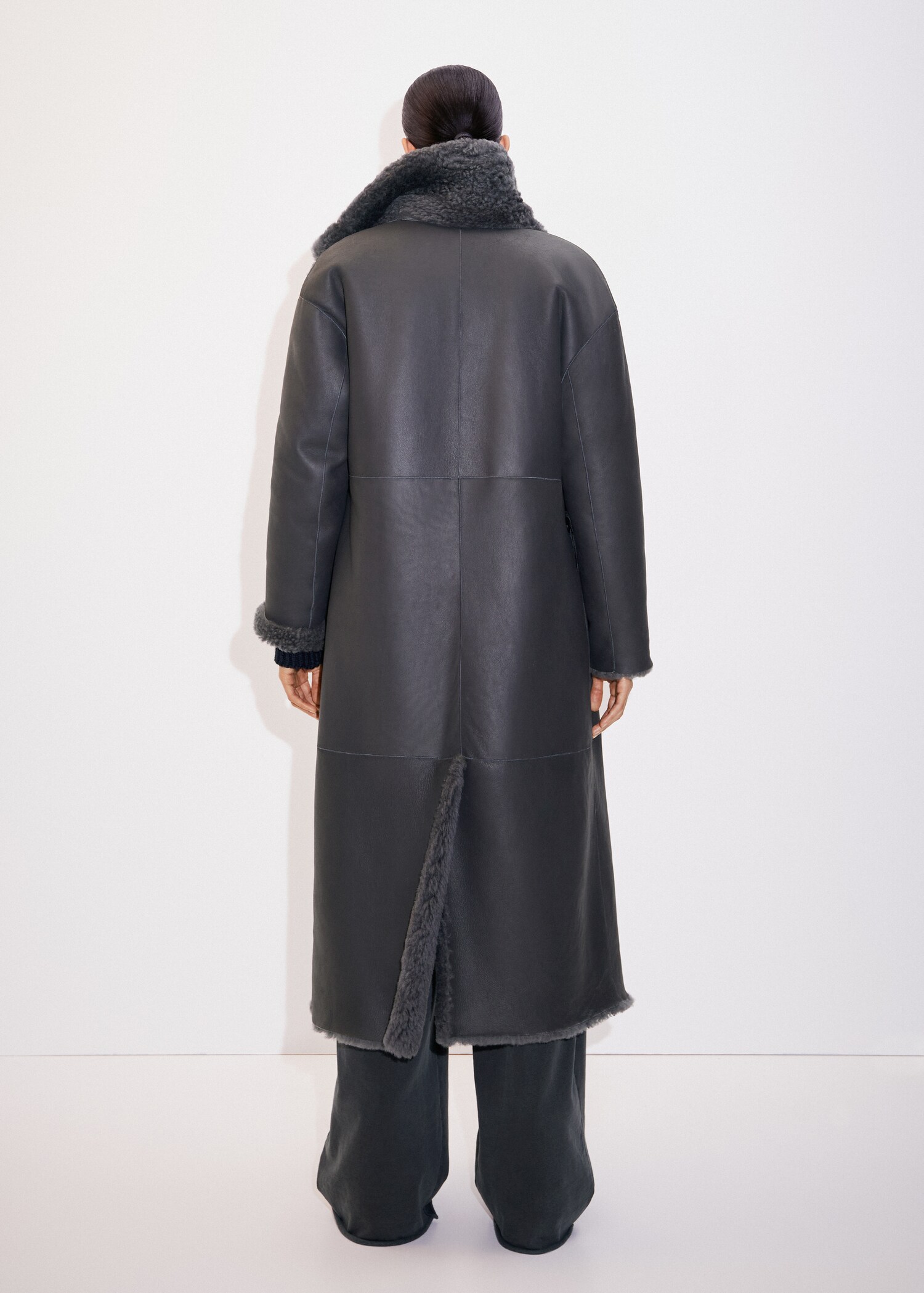Reversible sheepskin fur-effect coat - Details of the article 2