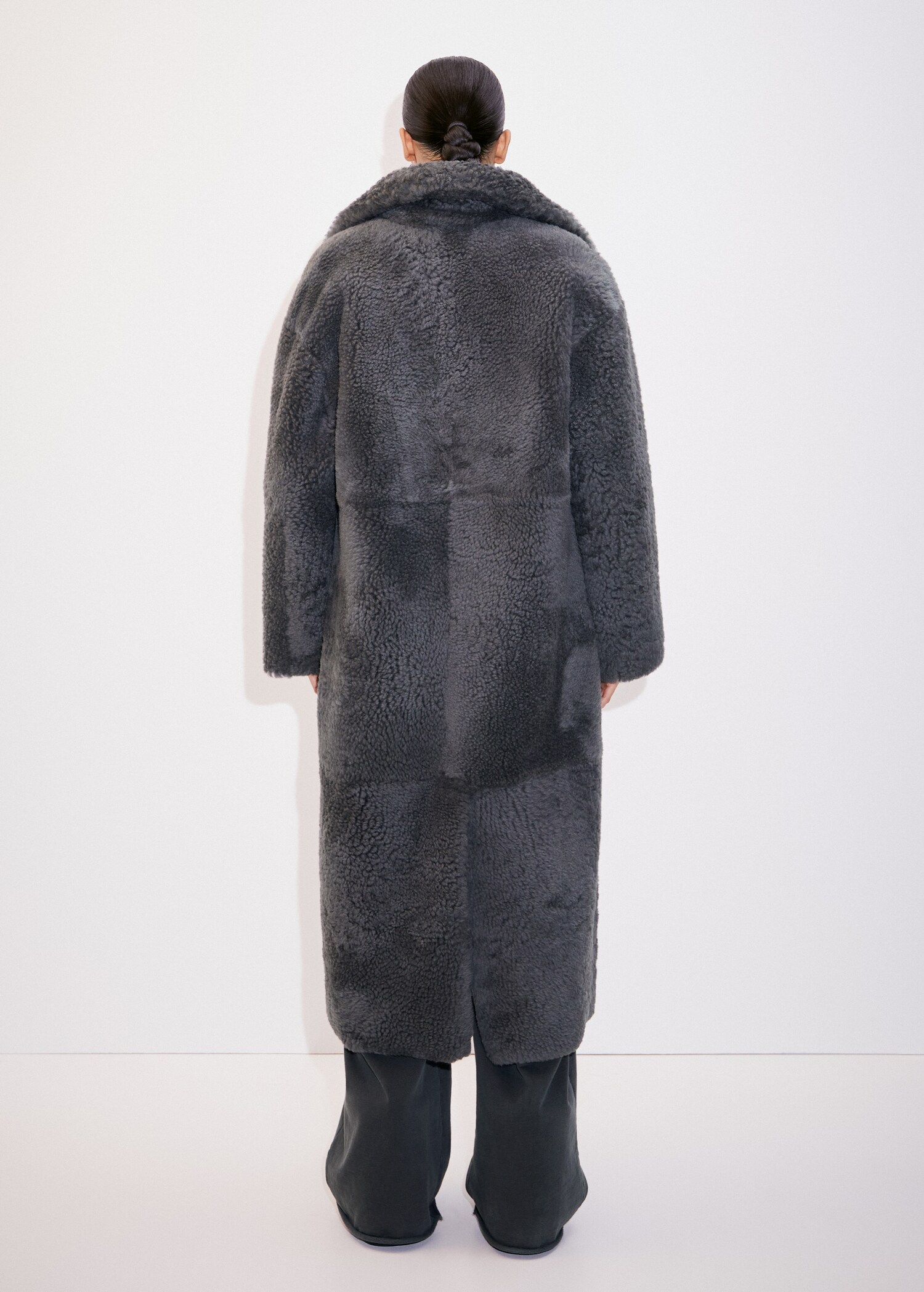 Reversible sheepskin fur-effect coat - Reverse of the article
