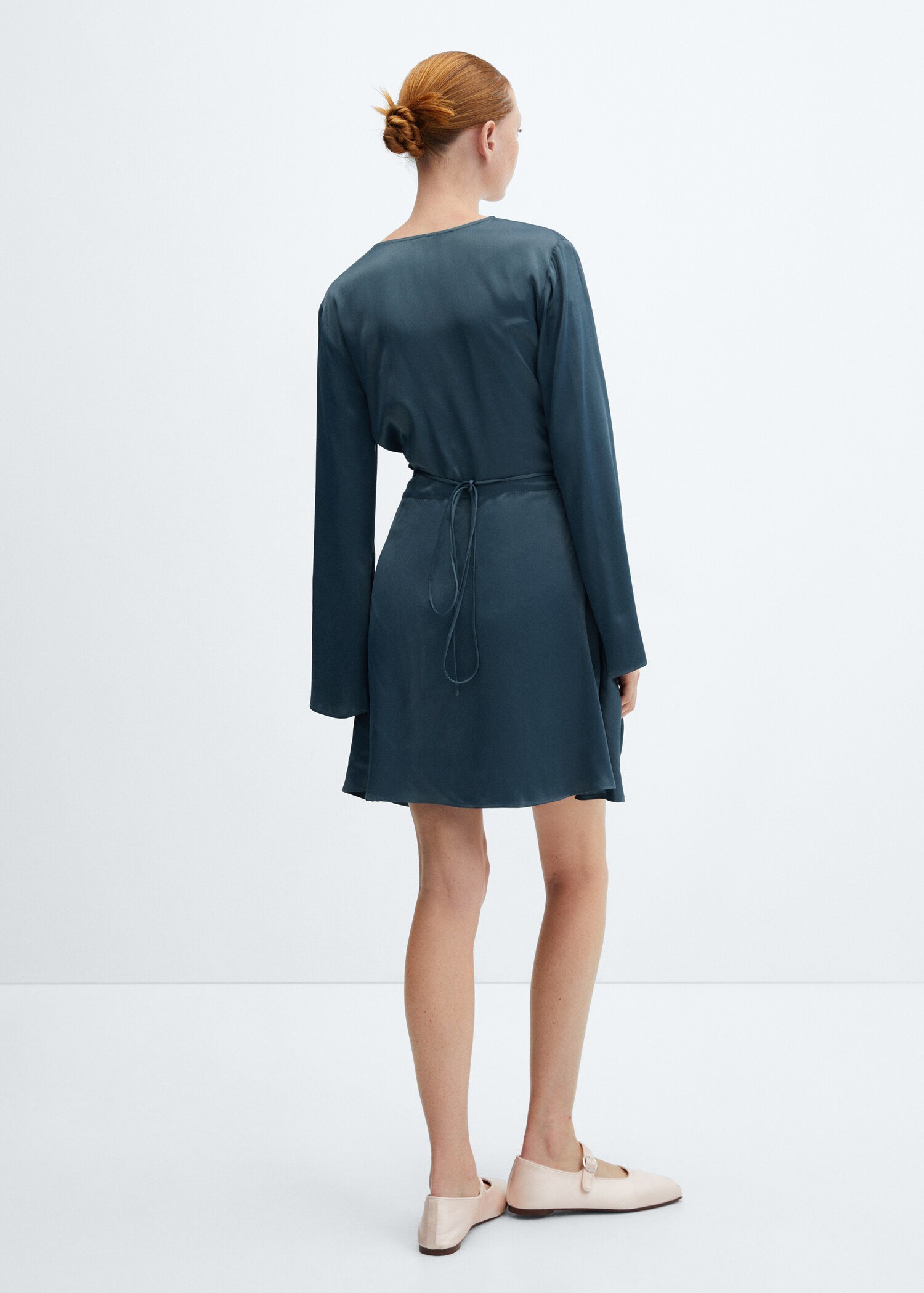 Vestido satinado cruzado - Reverso del artículo