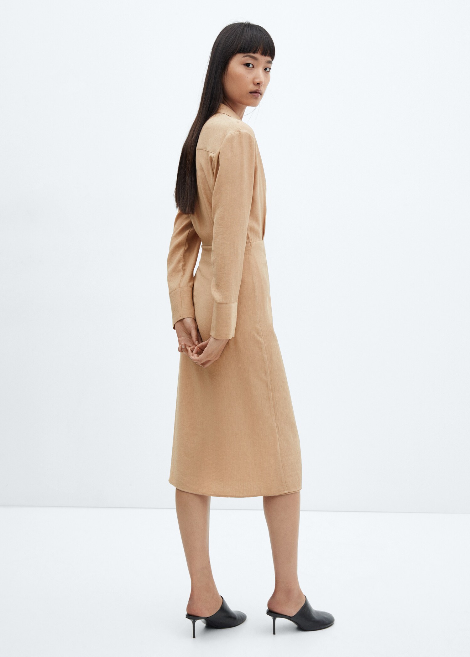 Vestido camisero detalle nudo - Reverso del artículo