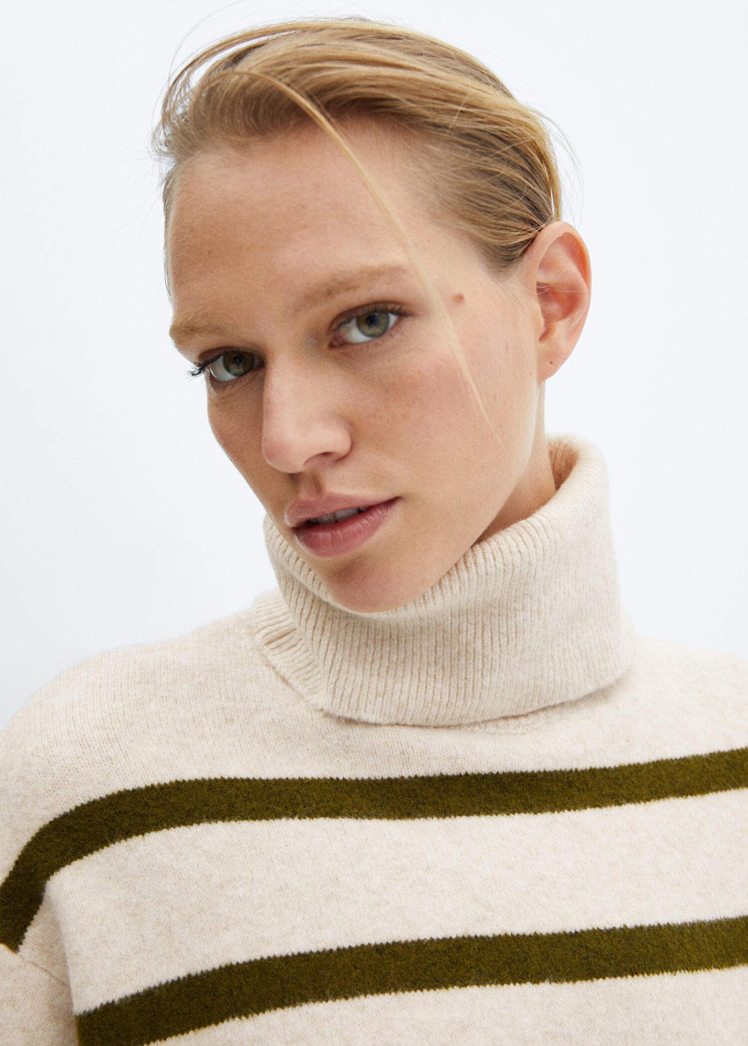 Knitted turtleneck dress - Detail van het artikel 1