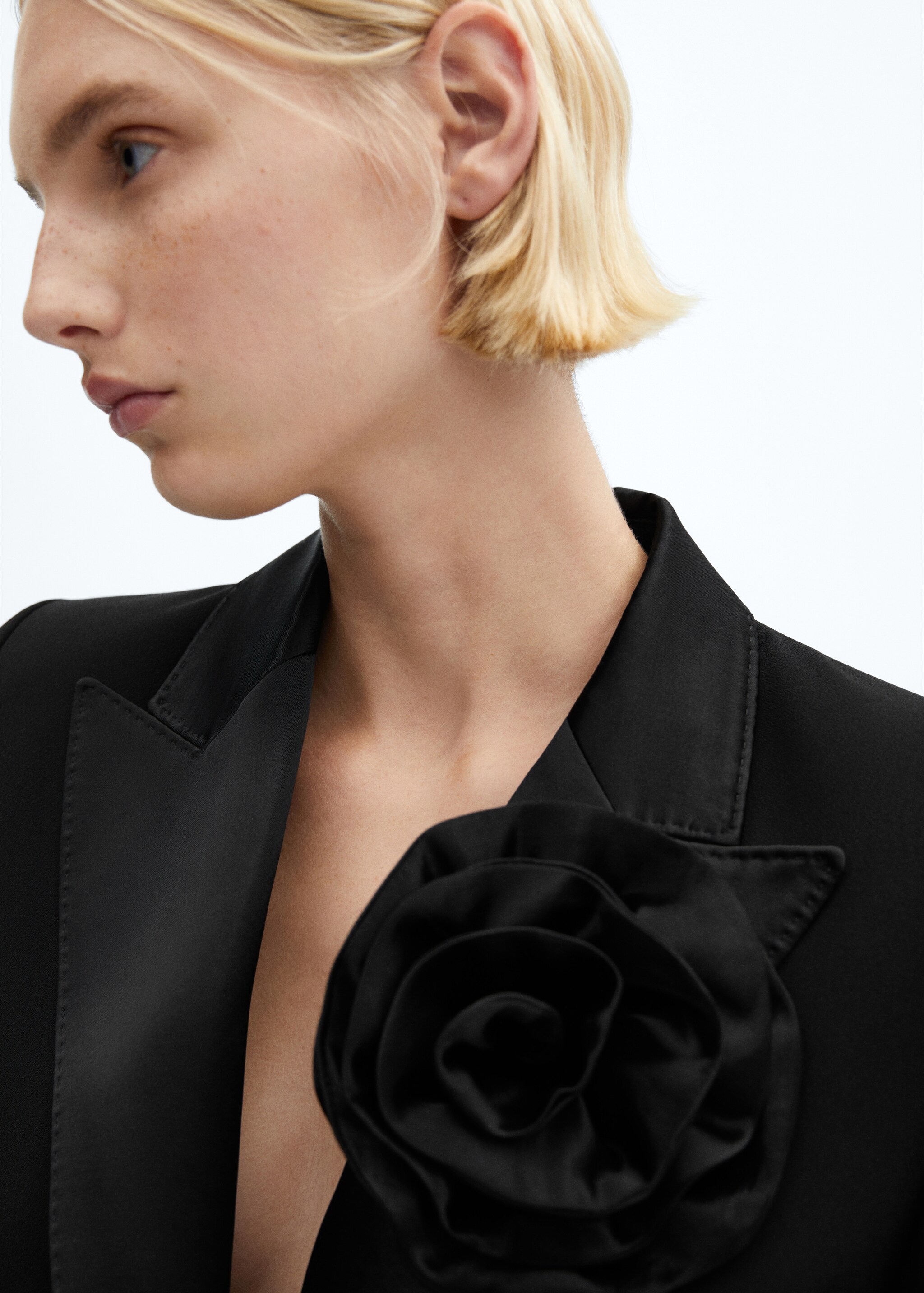Satin jacket with lapels and maxi-flower  - Details of the article 1