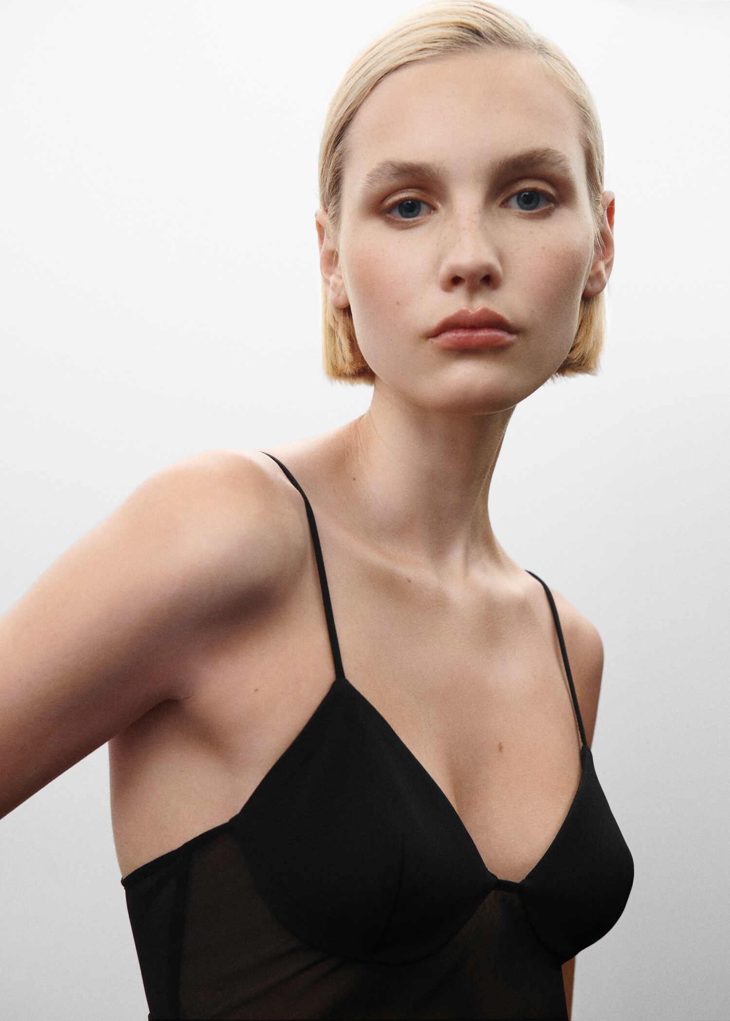 Semi-transparent panel ruffle dress - Details of the article 1