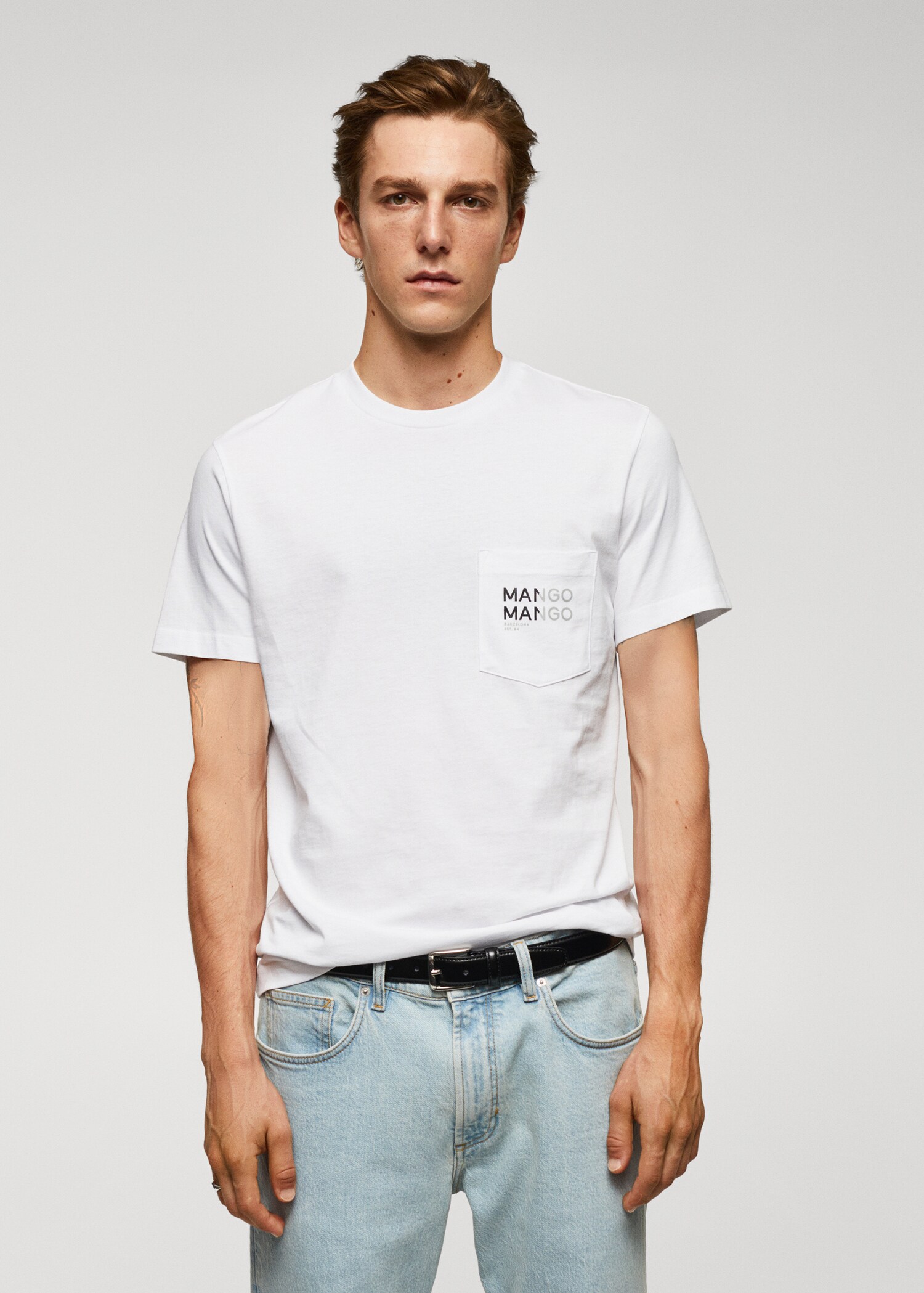 Camiseta algodón estampado logo - Plano medio