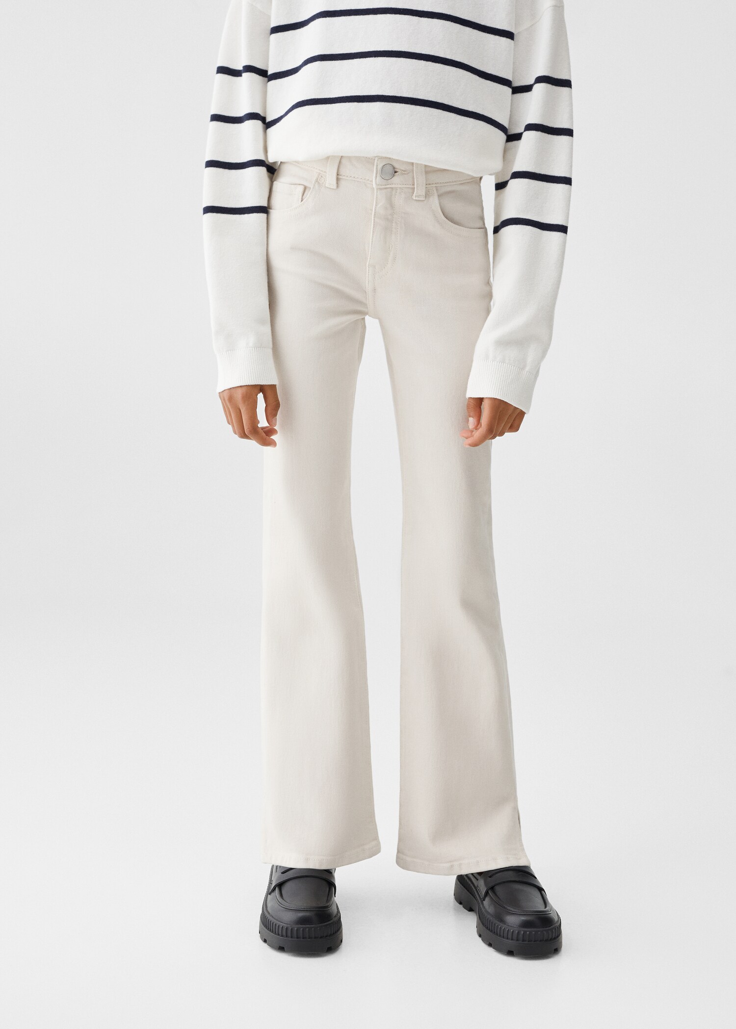Jeans flare aberturas - Plano medio