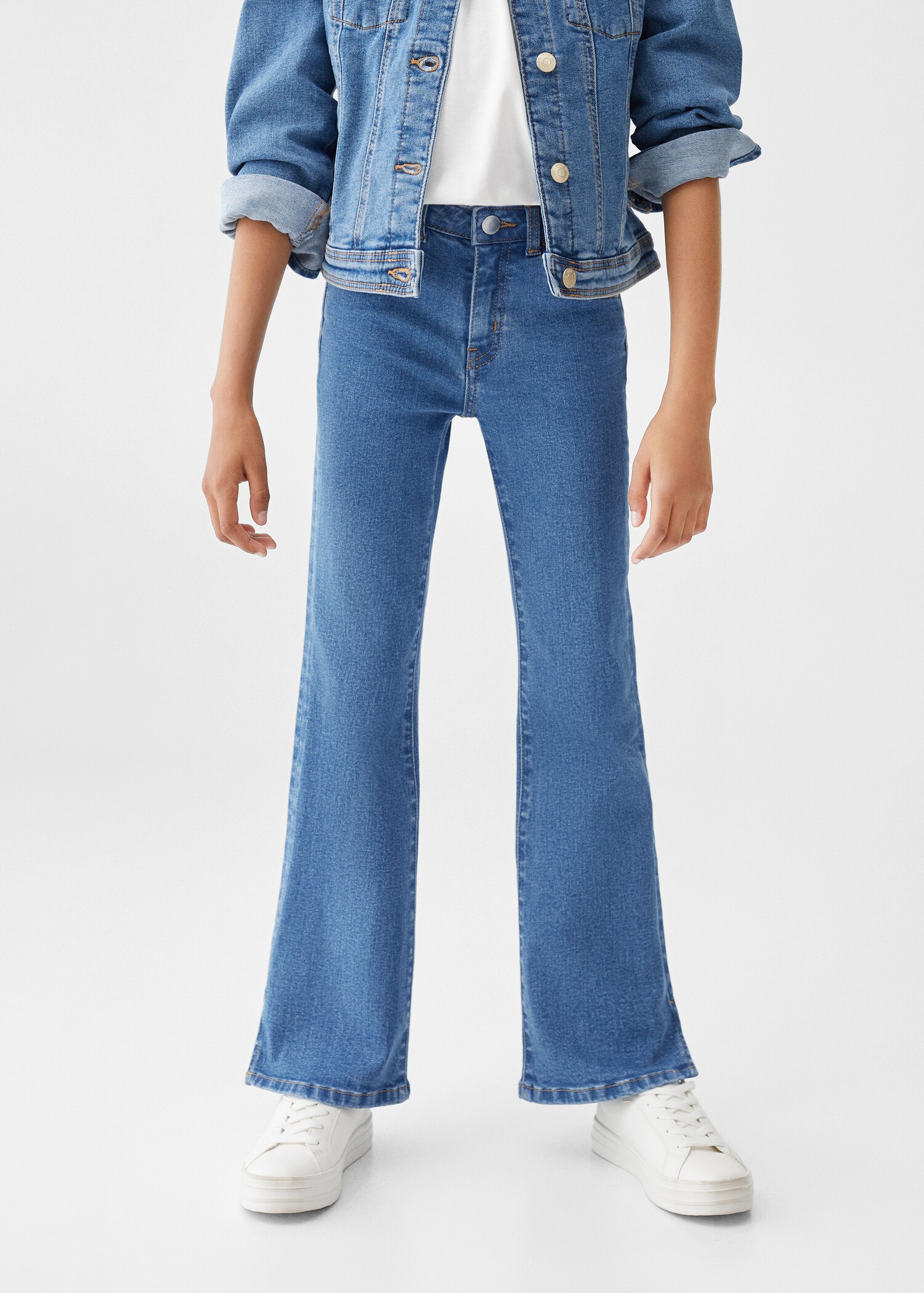 Jeans flare aberturas - Plano medio