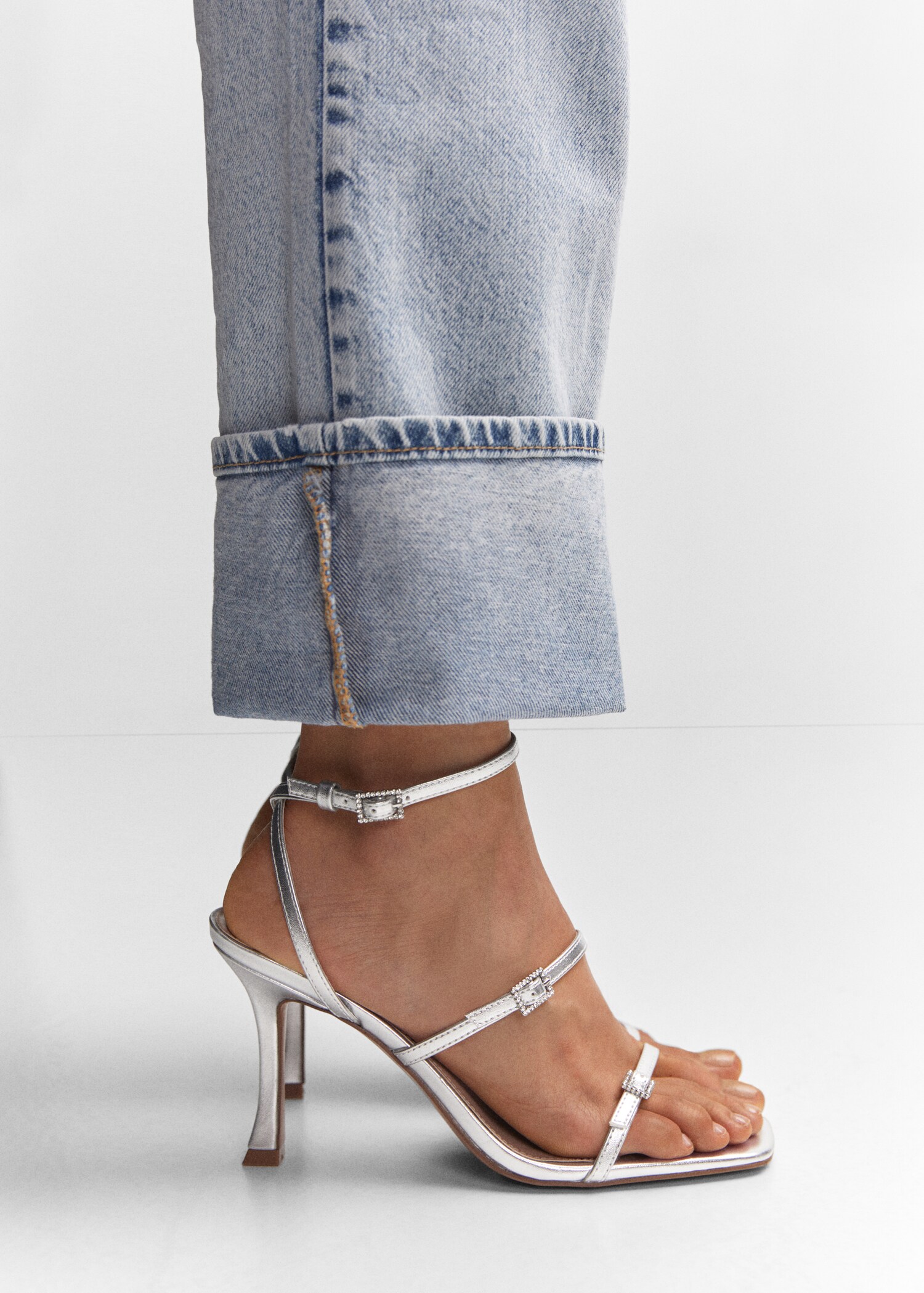 Metallic heel sandals - Details of the article 9