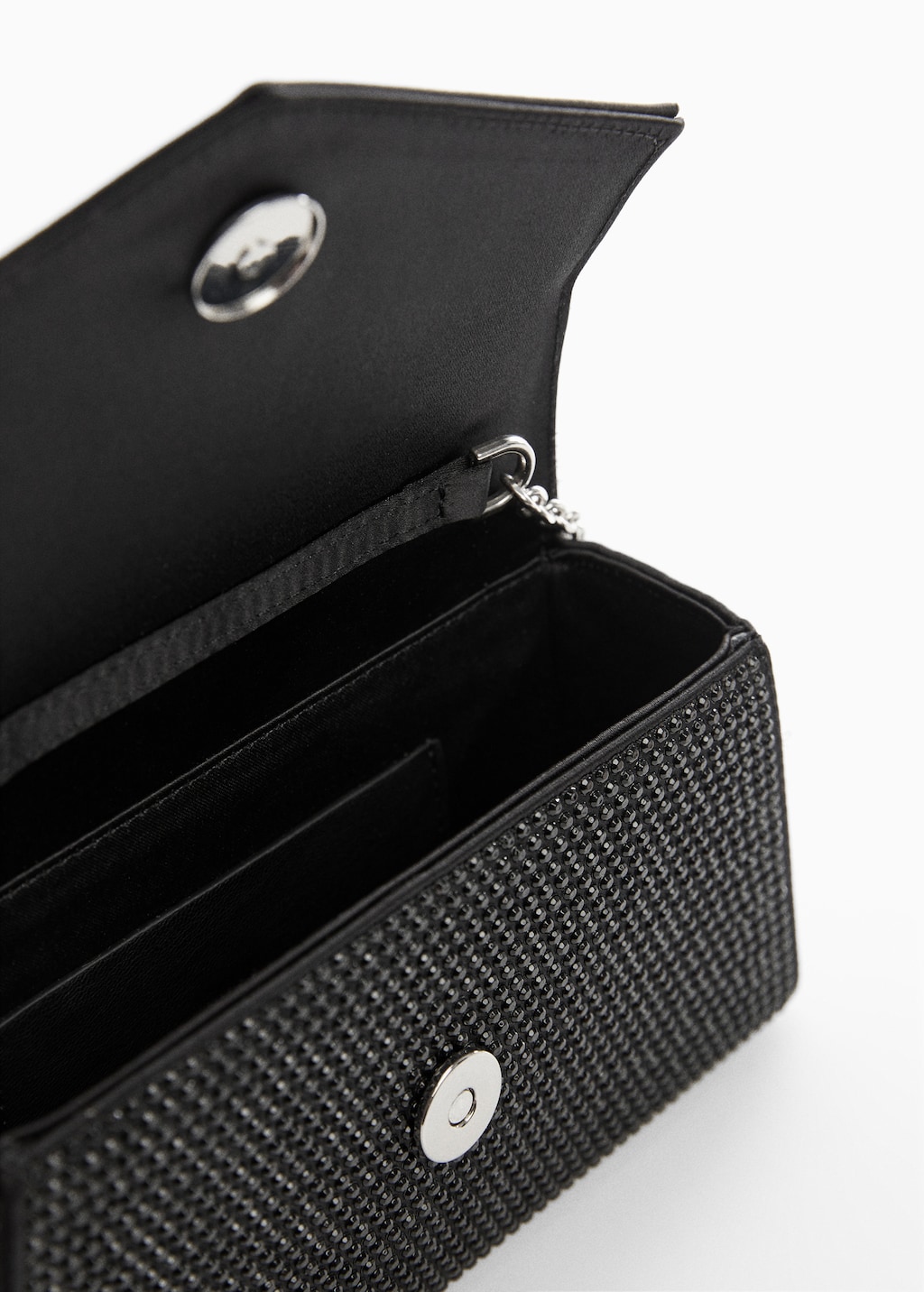 Chain bag with crystals