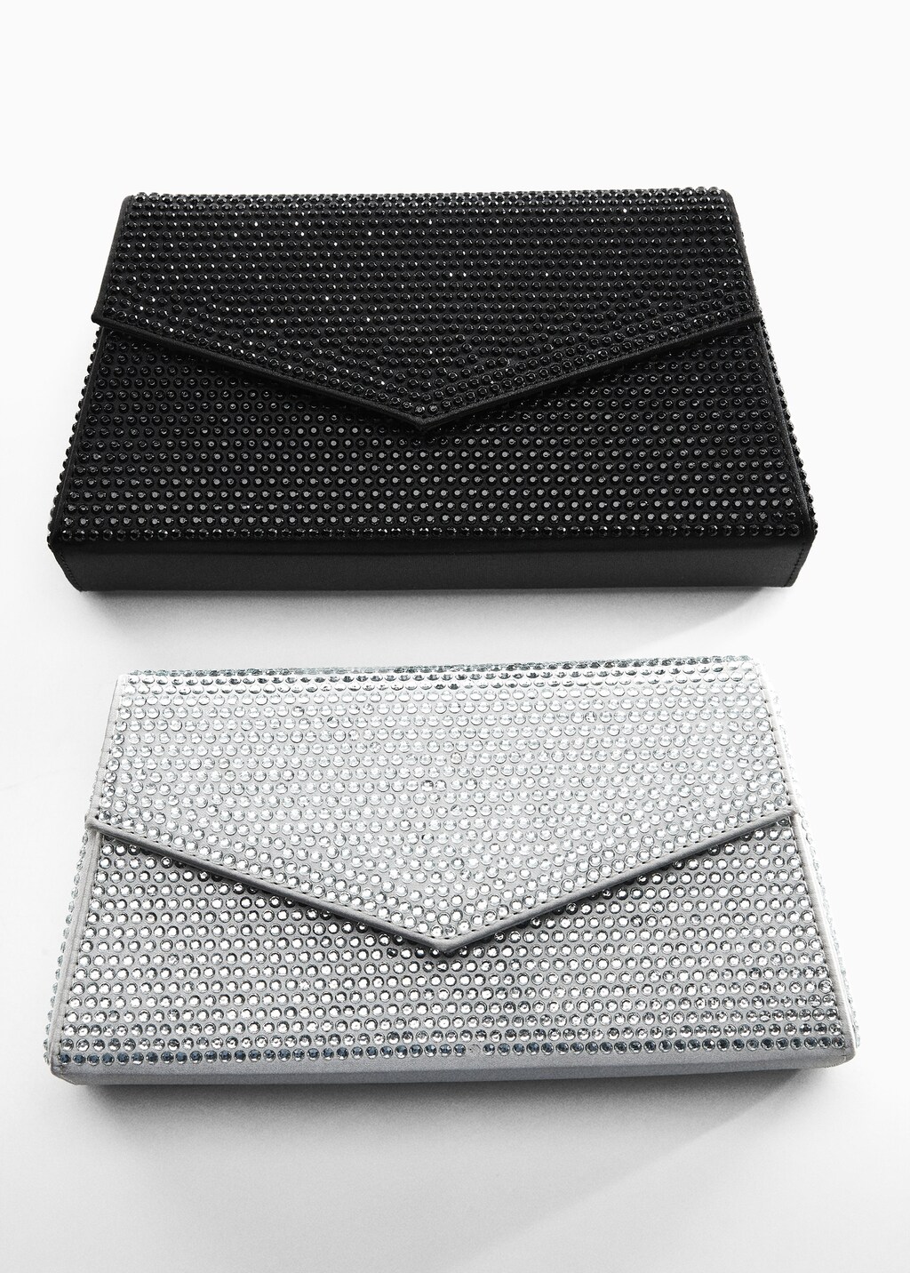 Chain bag with crystals