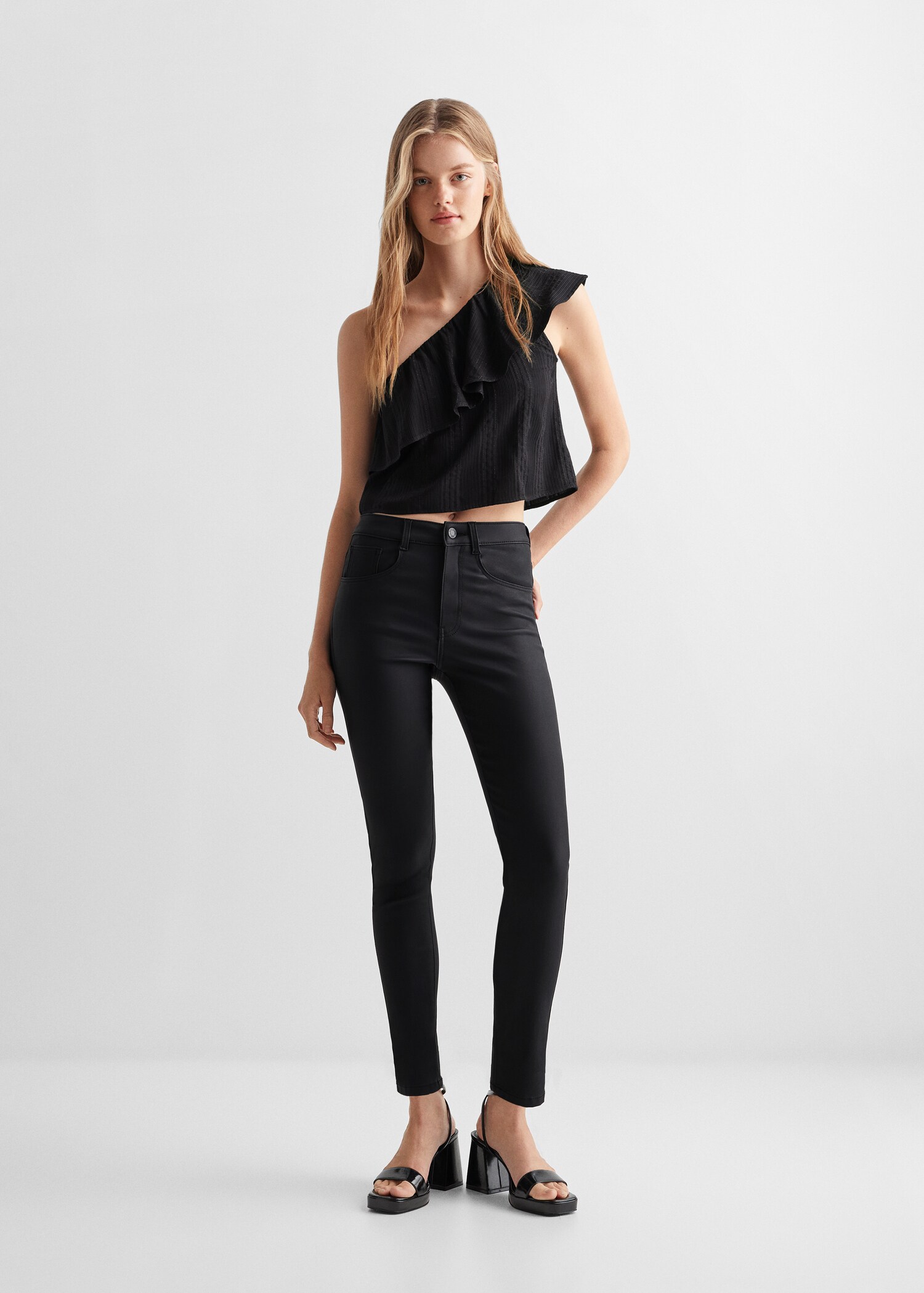 بلوزة غير متماثلة بتفاصيل لامعة - تفاصيل المنتج 2