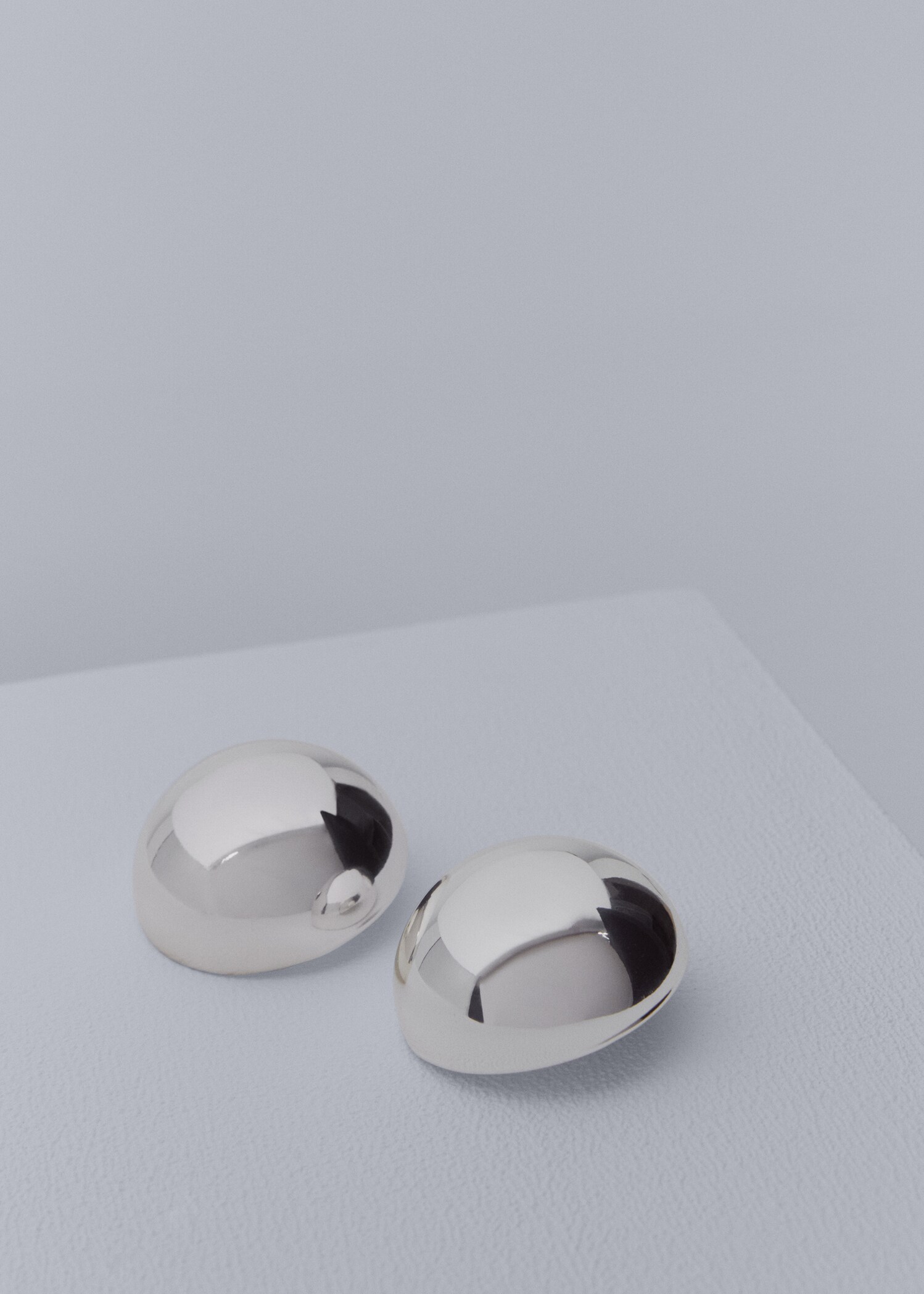 Boucles d'oreilles maxi sphère - Plan moyen