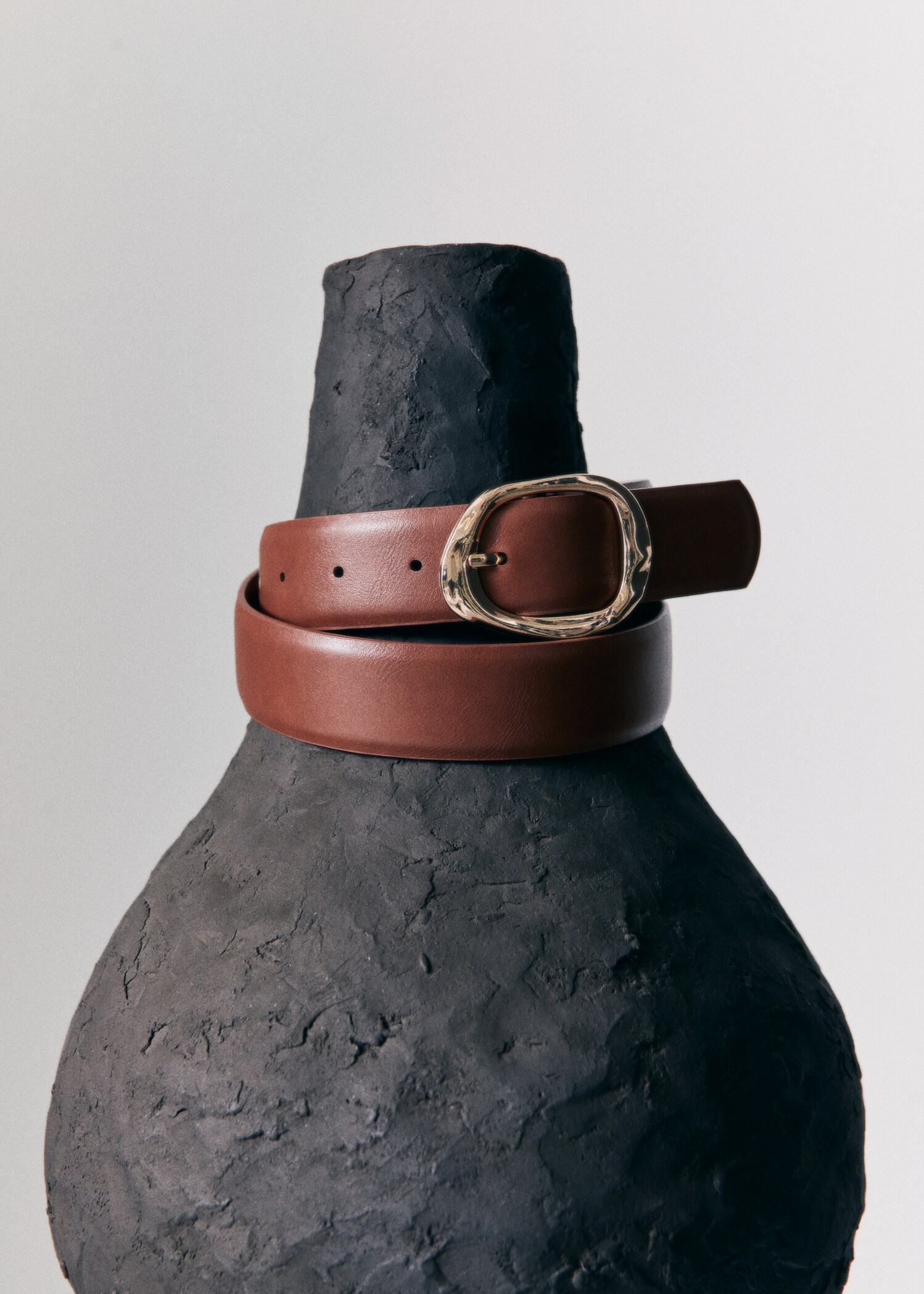 Belt with irregular buckle  - Details of the article 9