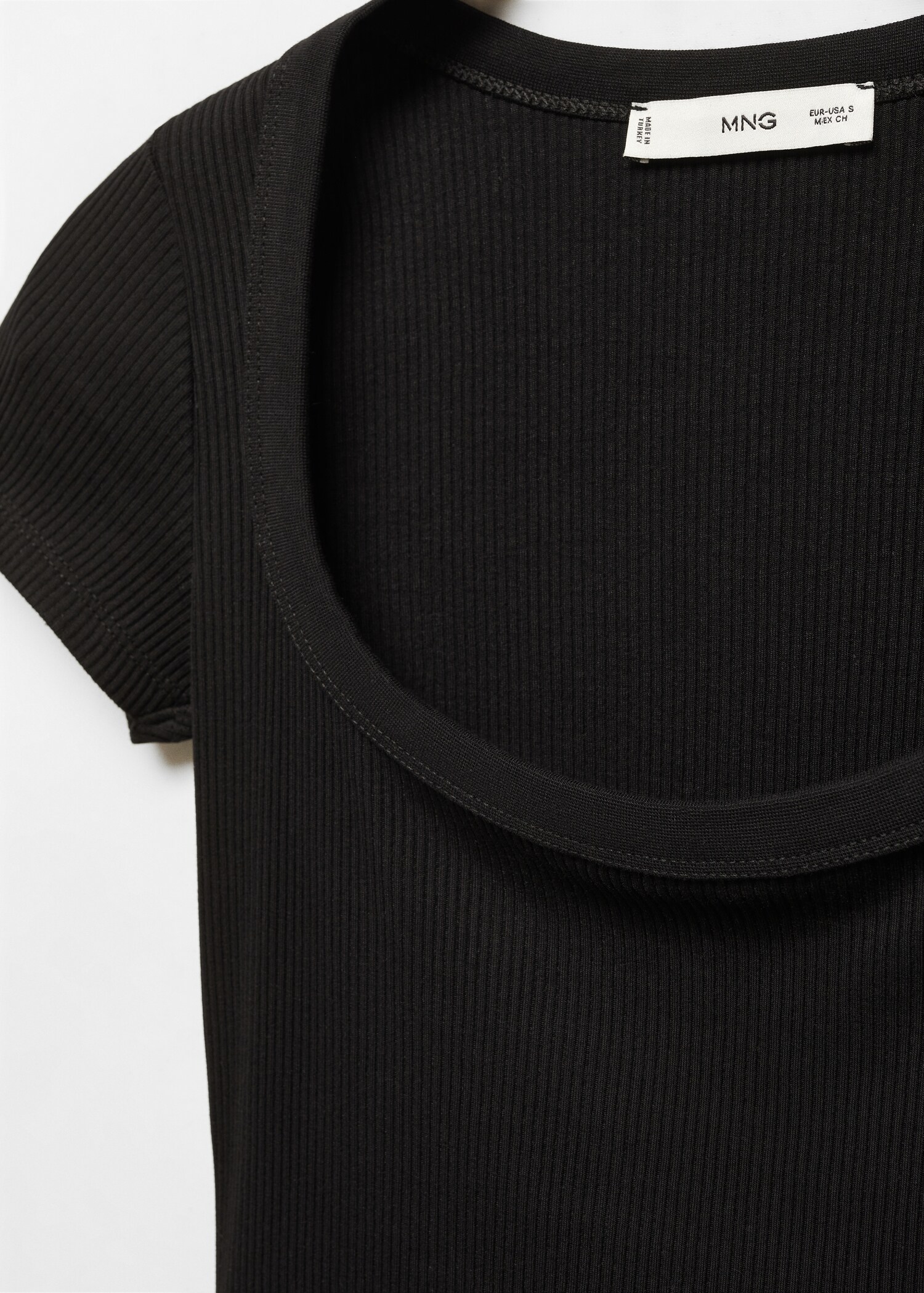 Camiseta cuello escotado - Detalle del artículo 8