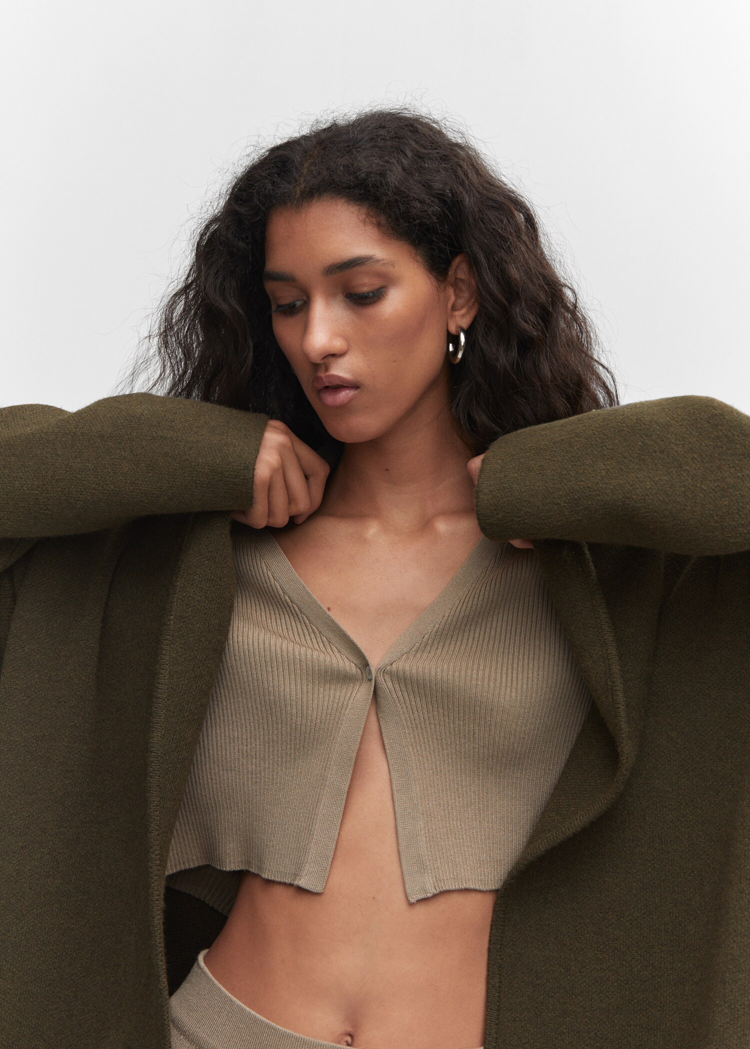 Oversized knitted coat with pockets - Details of the article 1