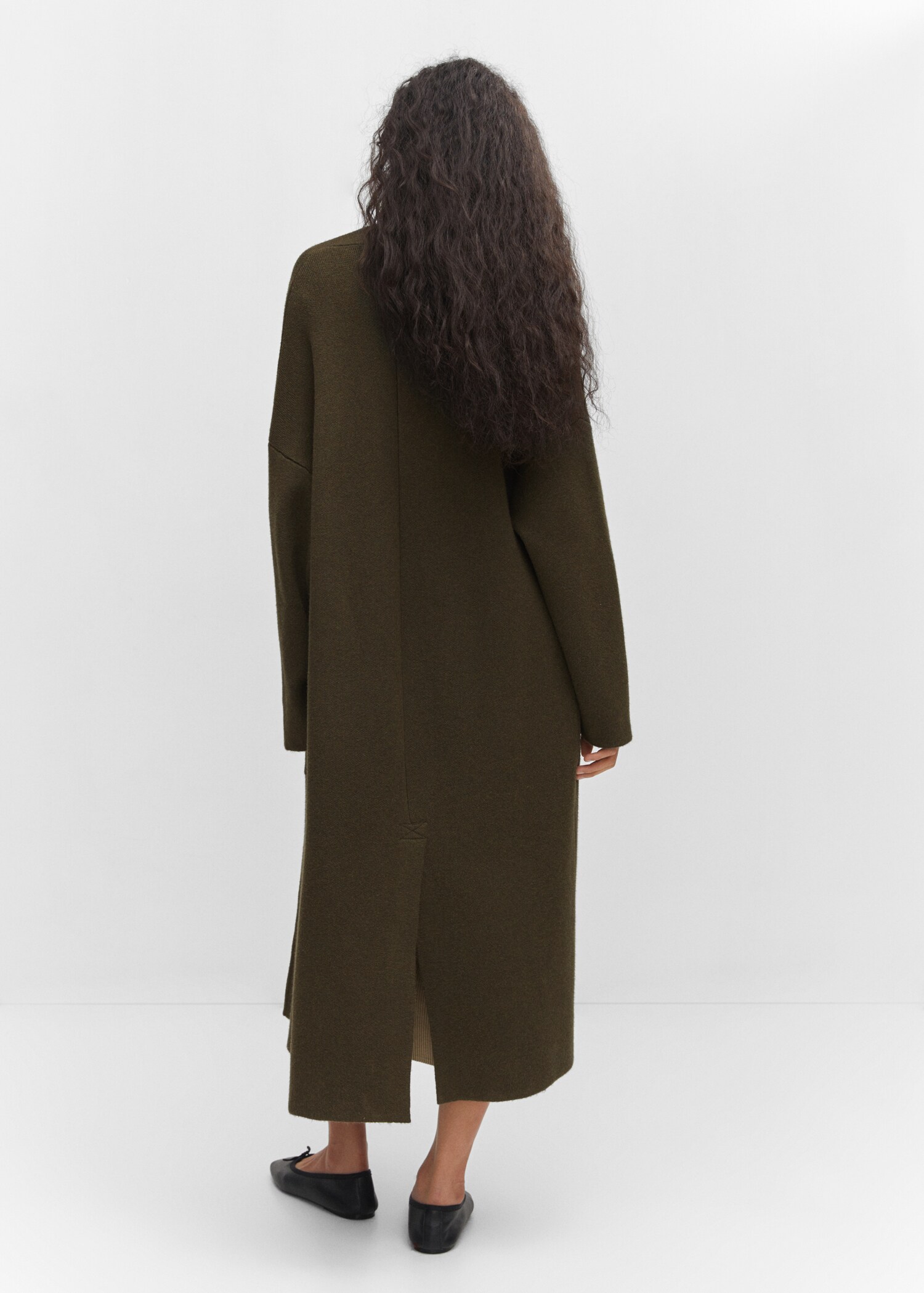 Oversized knitted coat with pockets - Reverse of the article