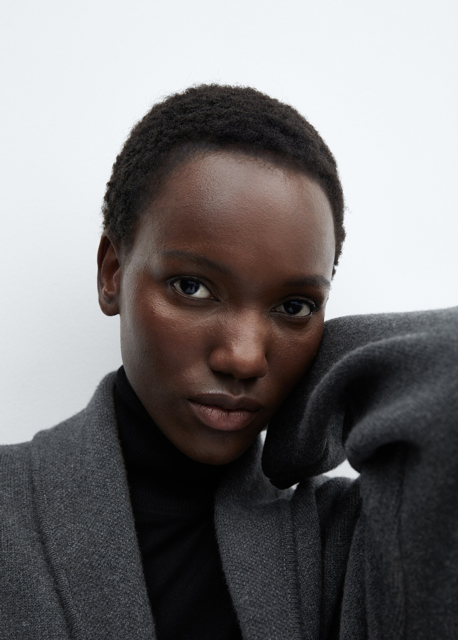 Oversized knitted coat with pockets - Details of the article 1
