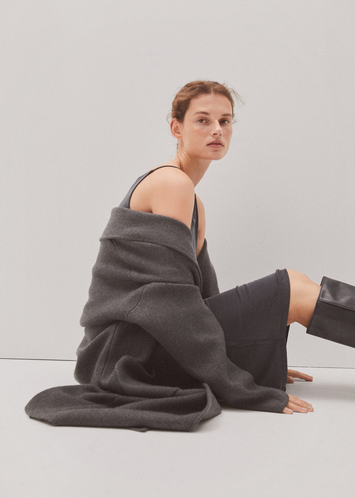 Oversized knitted coat with pockets - Details of the article 9