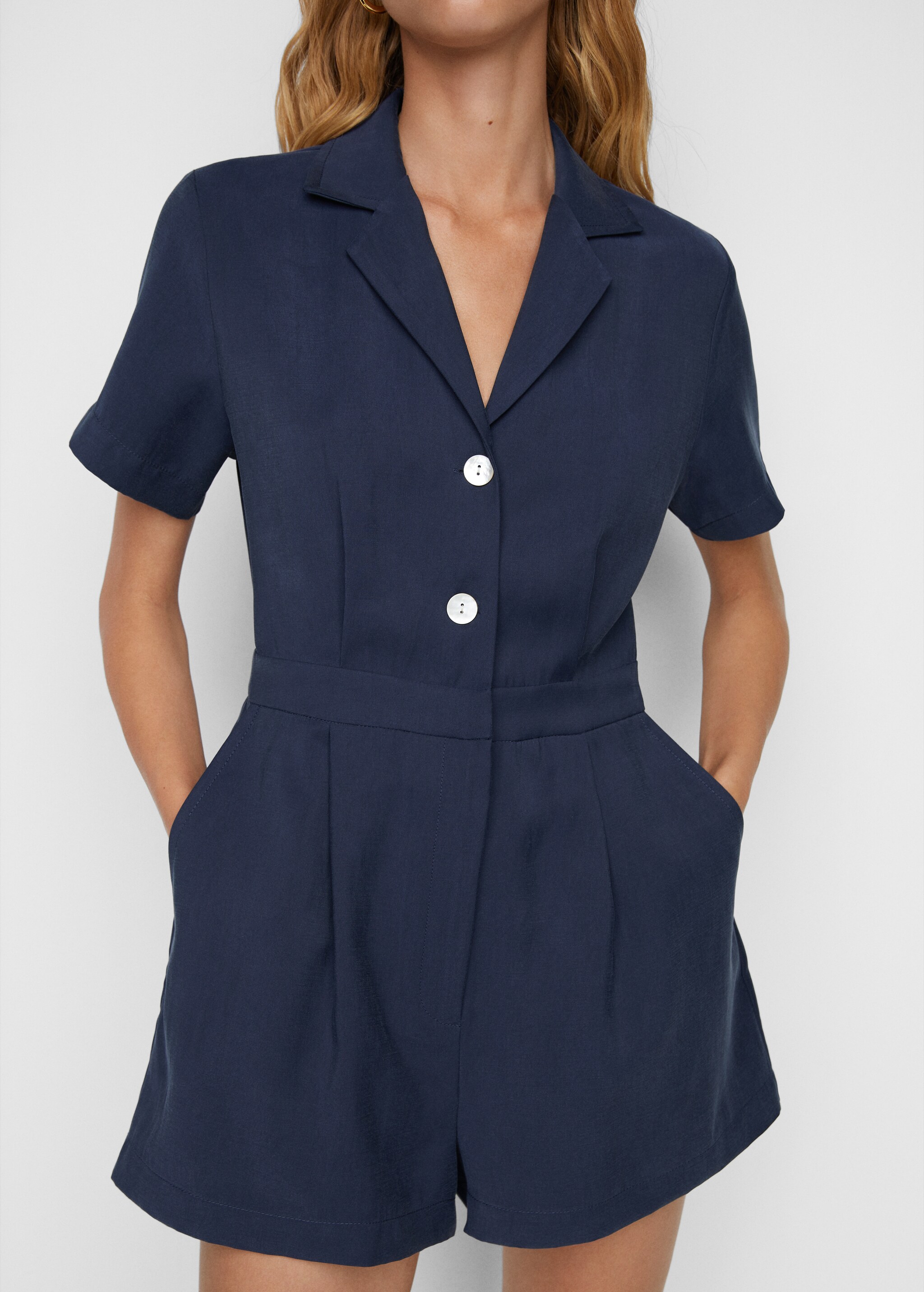 Short jumpsuit with pleat detail - Details of the article 6