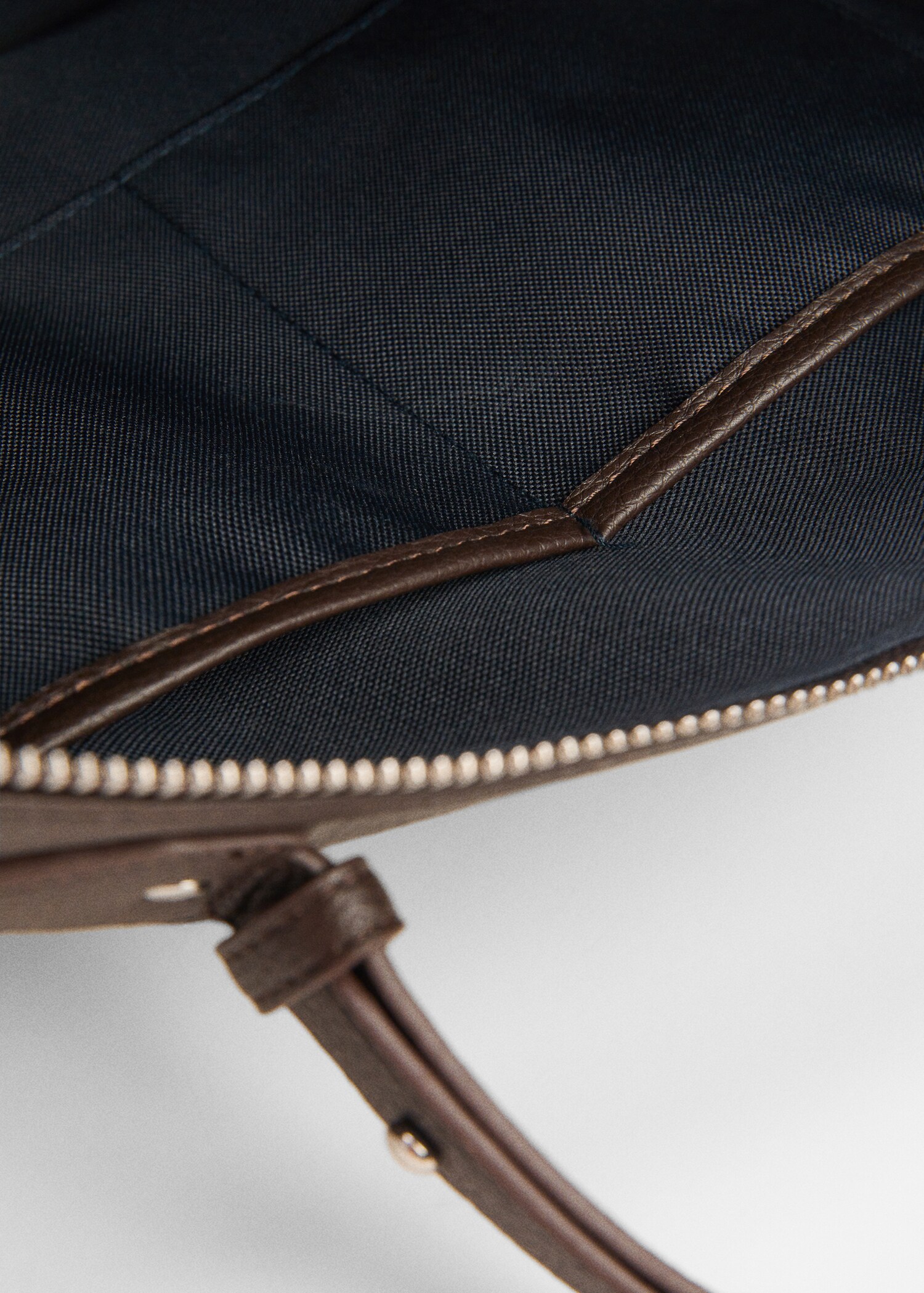 Patent leather-effect bowling bag - Details of the article 4