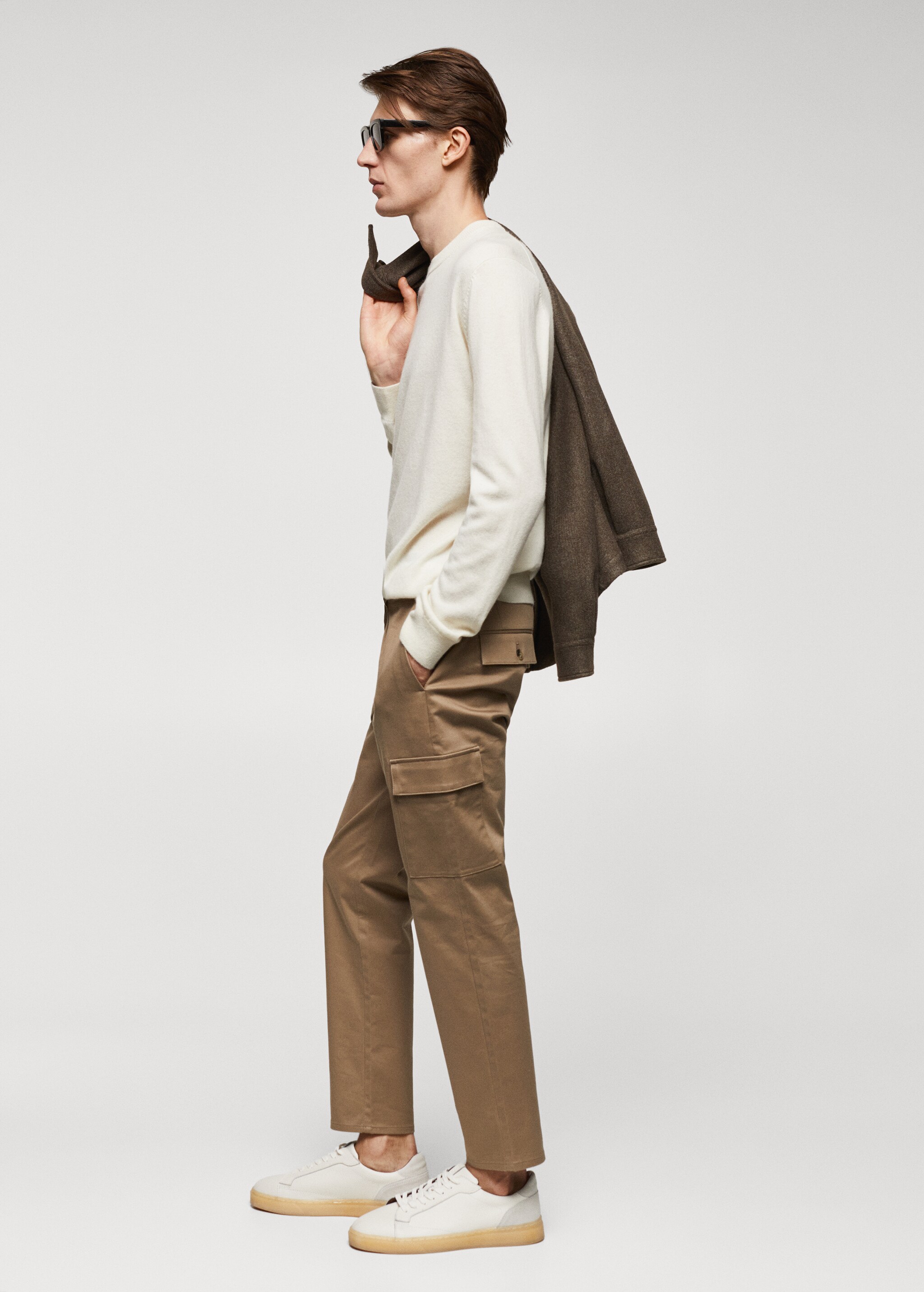 Slim-fit cotton cargo trousers - Details of the article 2