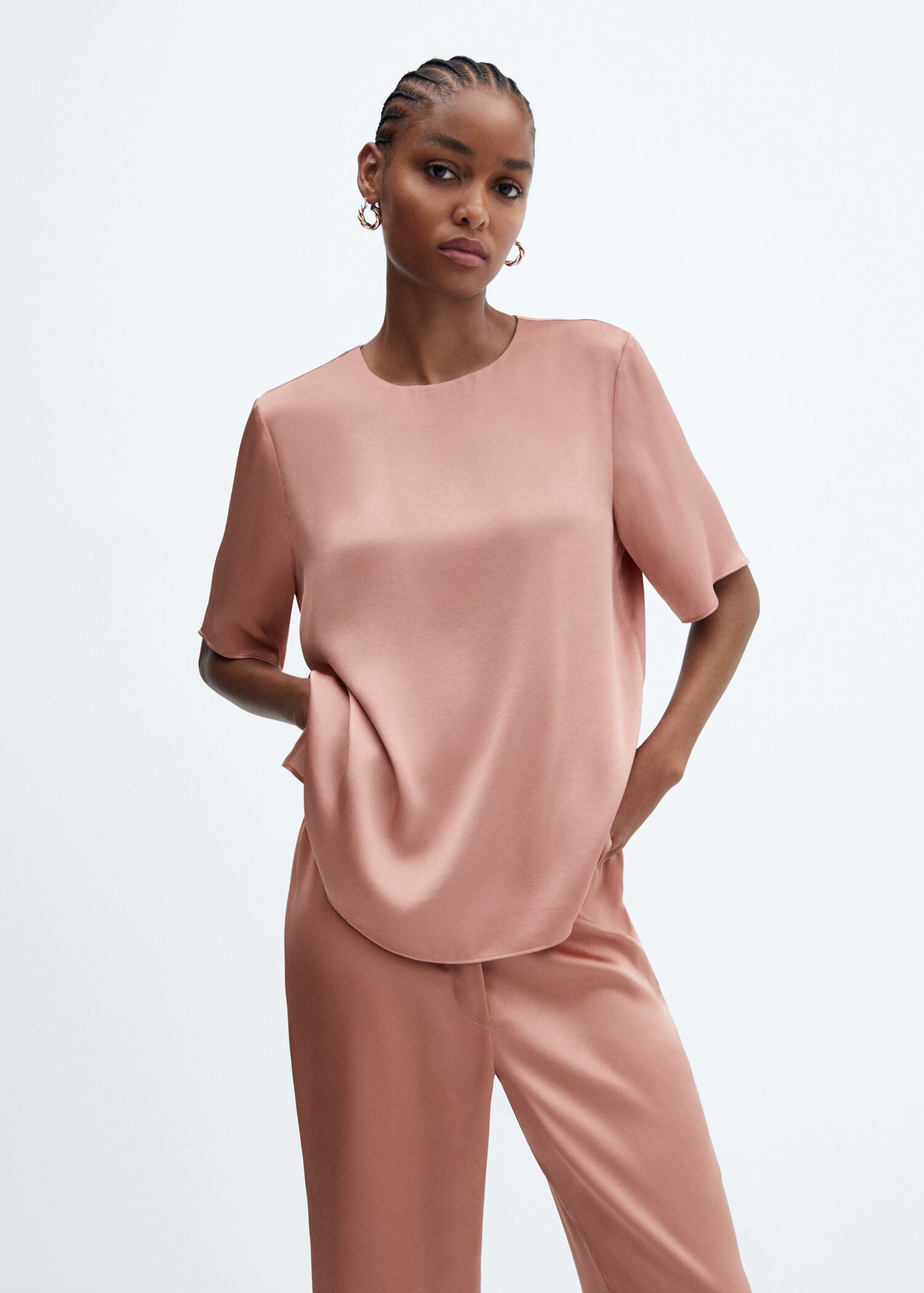 Satin blouse - Plan mediu