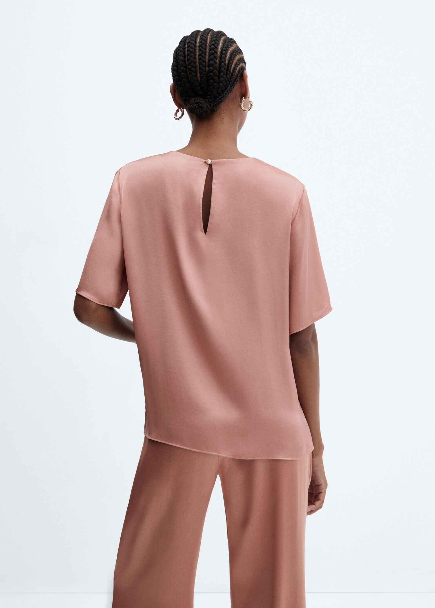 Satijnen blouse  - Achterkant van het artikel