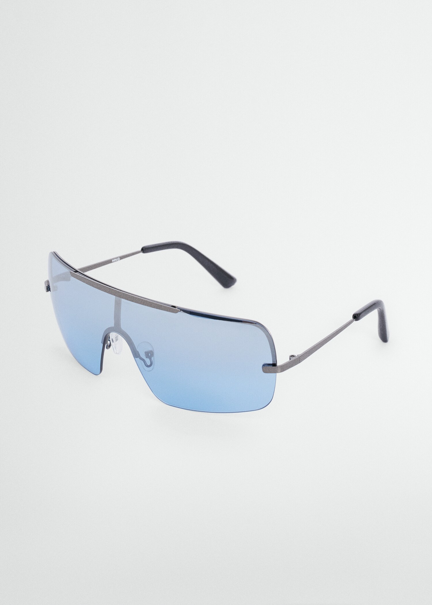 Gafas de sol pantalla - Plano medio