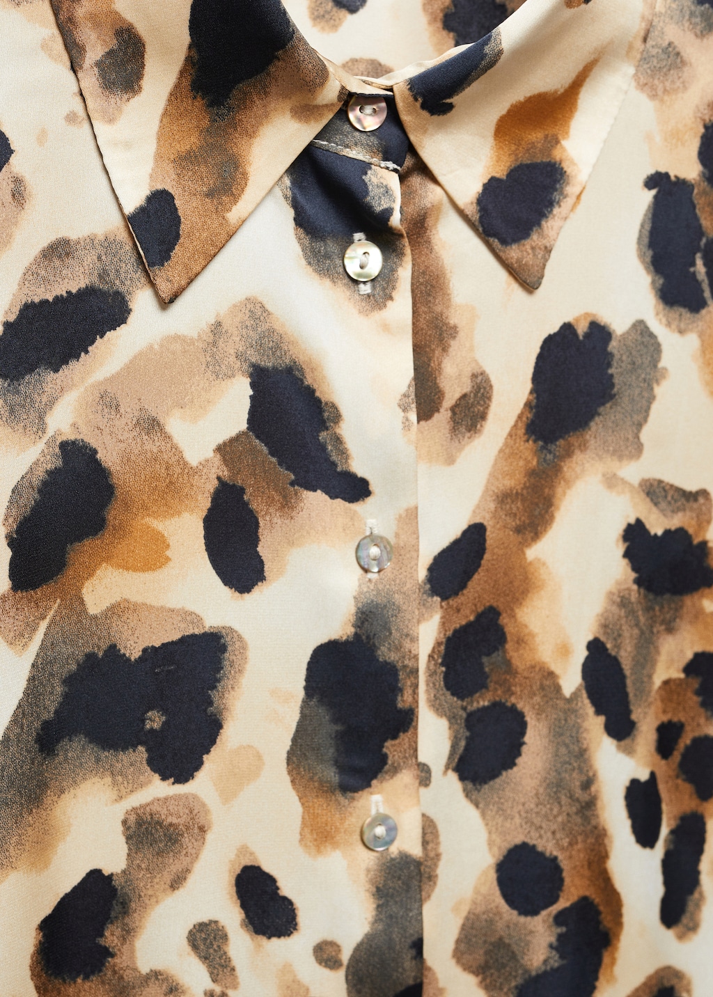 Camisa satinada leopardo Mujer MANGO Mexico