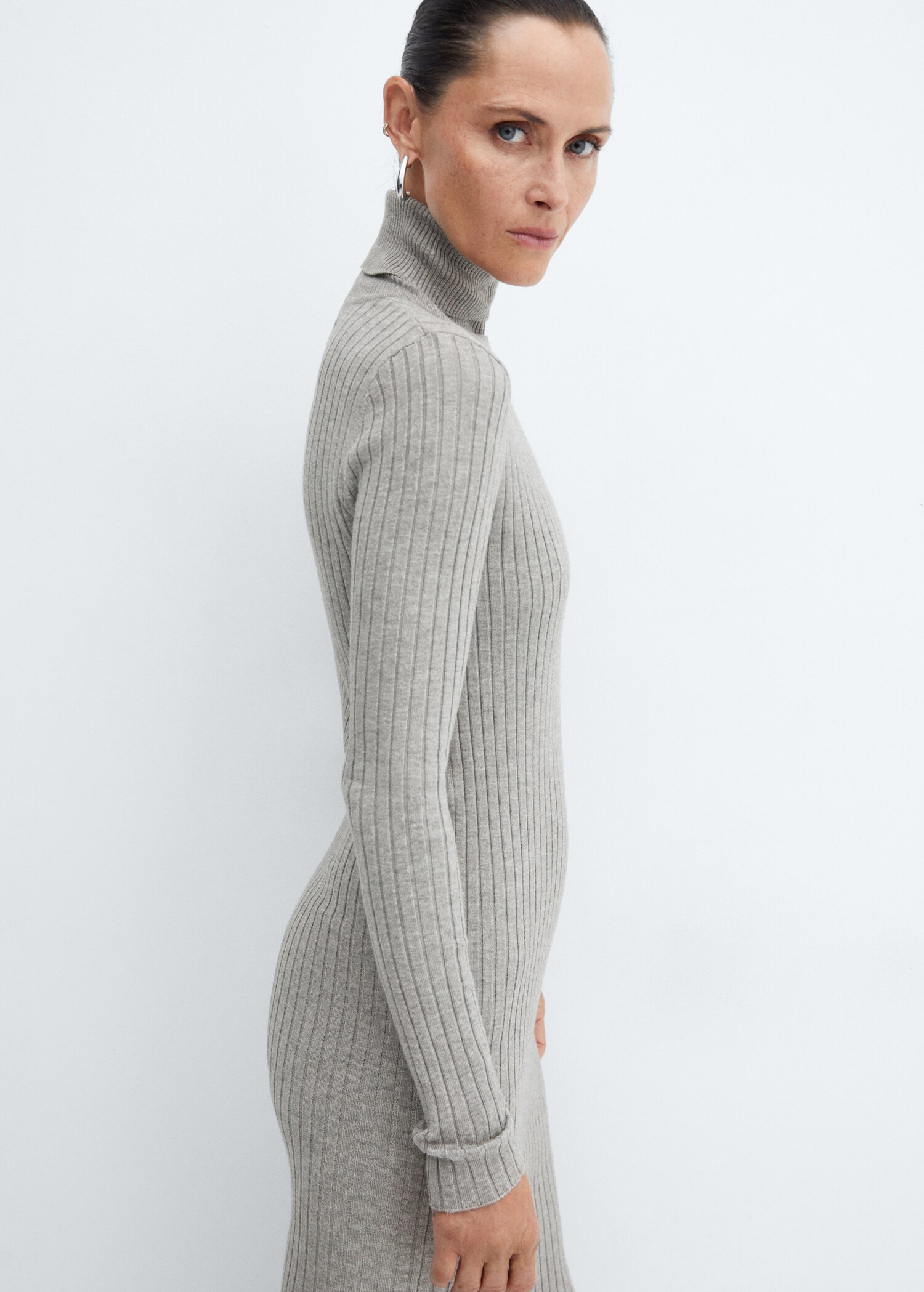 Vestido midi canalé cuello alto - Detalle del artículo 2