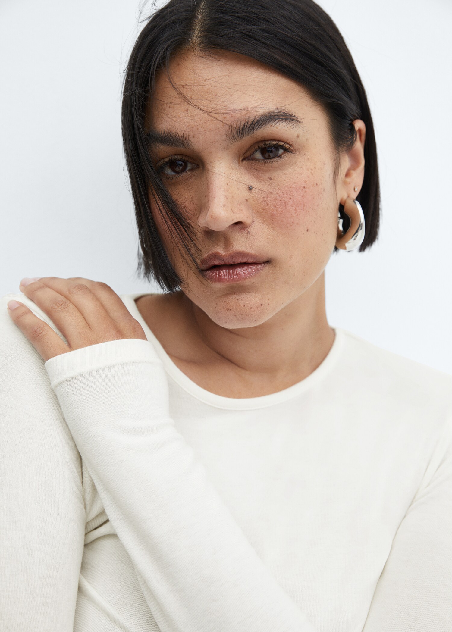 Round-neck knitted t-shirt - Details of the article 4